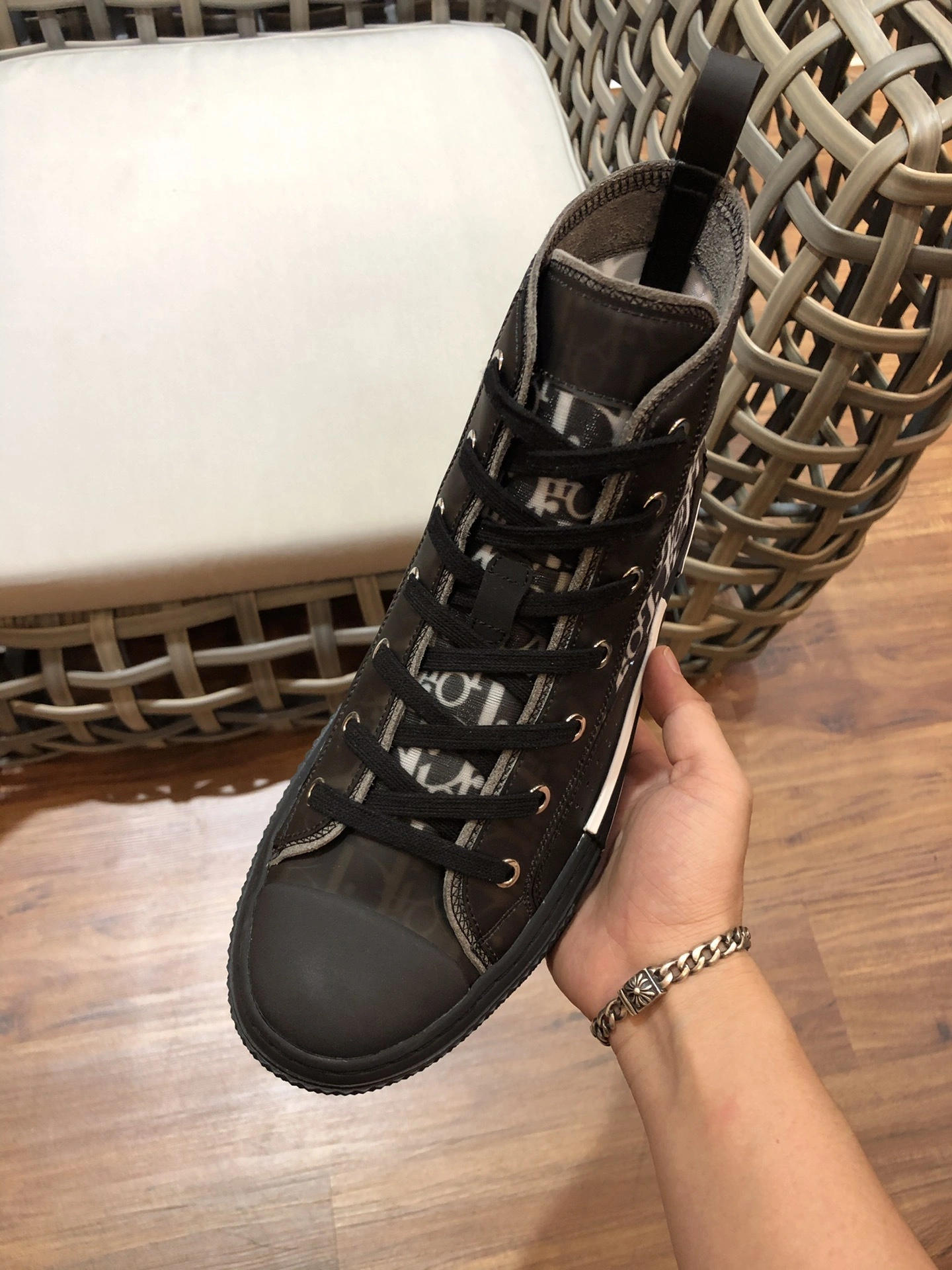 OOBB--- B23 3SH118YJP_H960 item:B-X032F2632