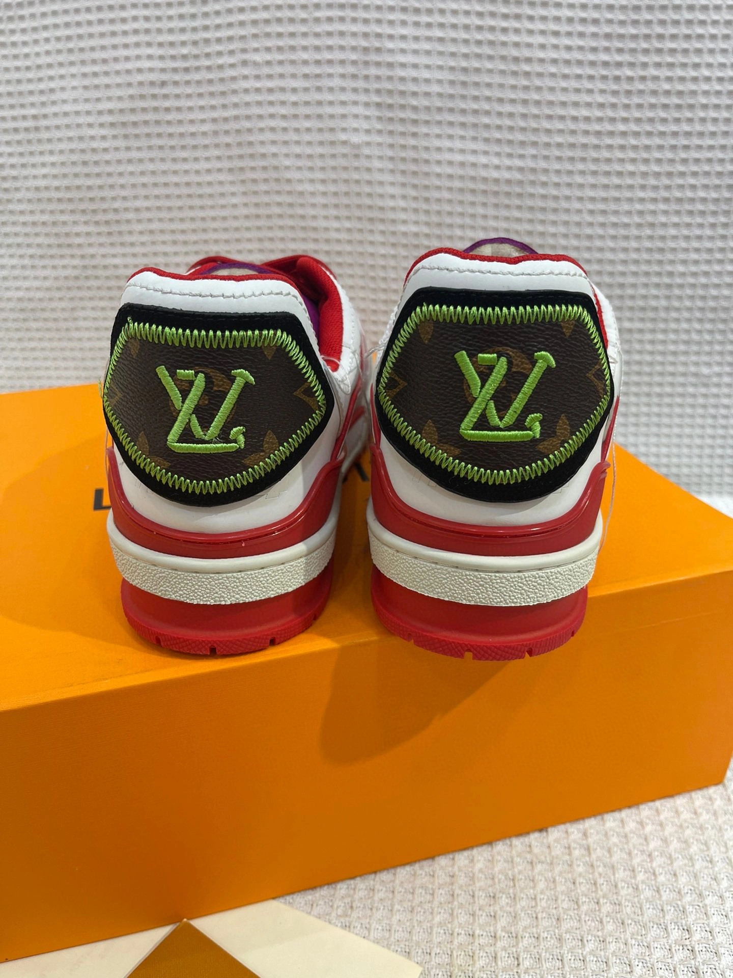 OOBB-- 1A9DA5 calfskin item：B-X000K0101C