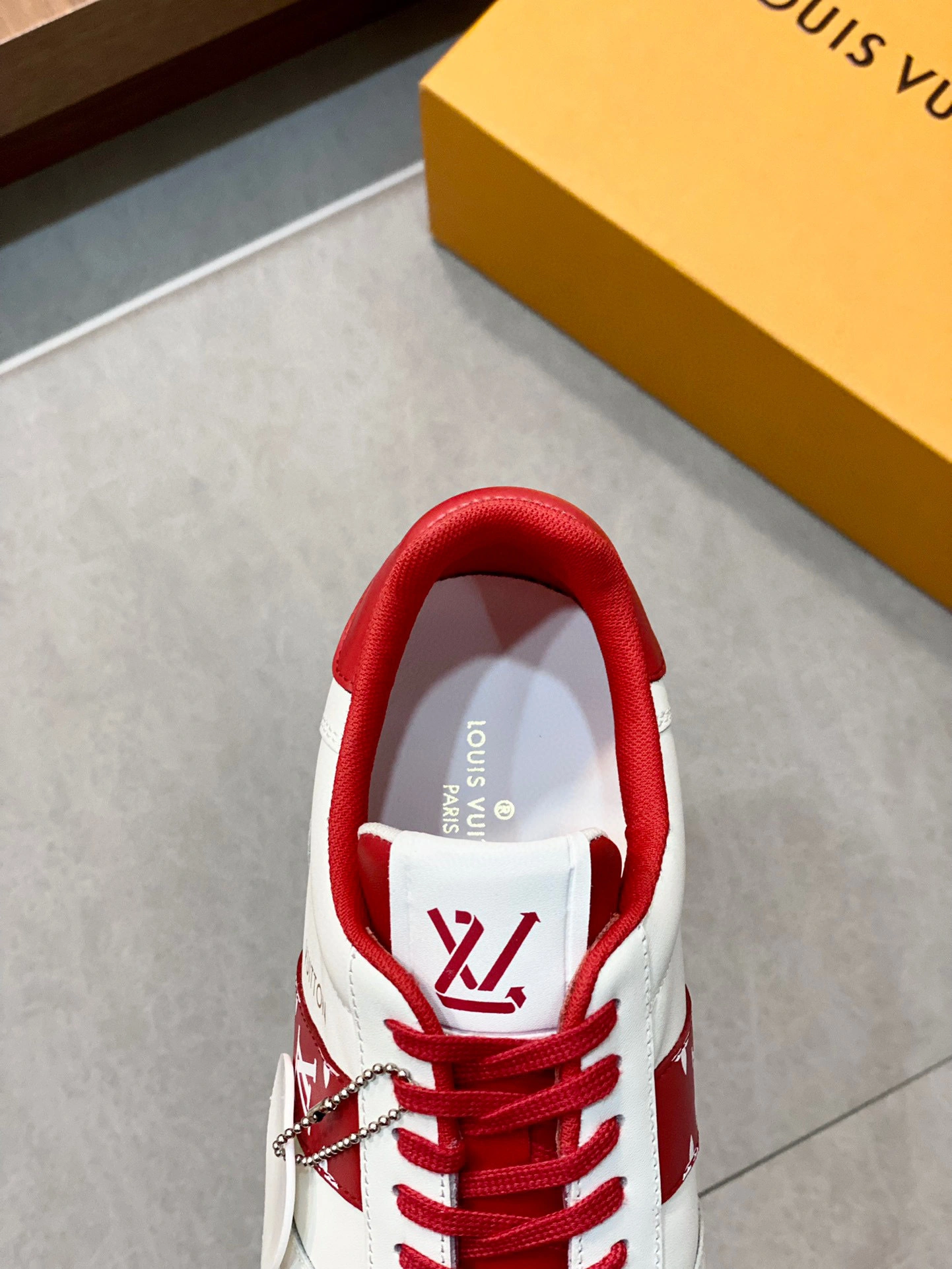 OOBB-- 1AAV9J calfskin item：B-X313K0305C