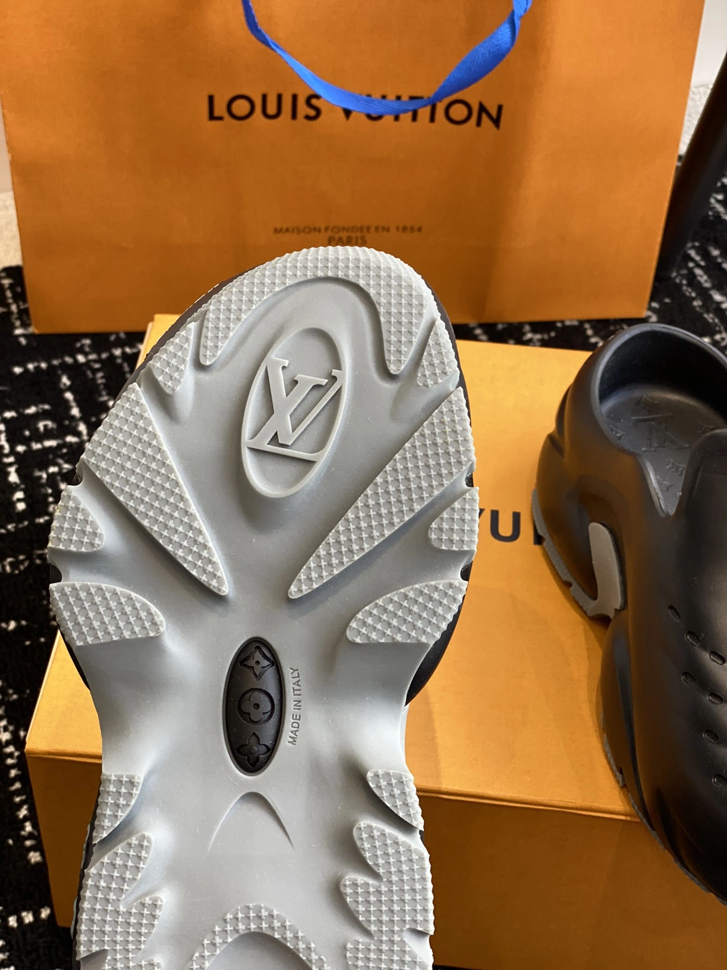 OOBB-- 1ABSN7 item:C-X000G2913Y