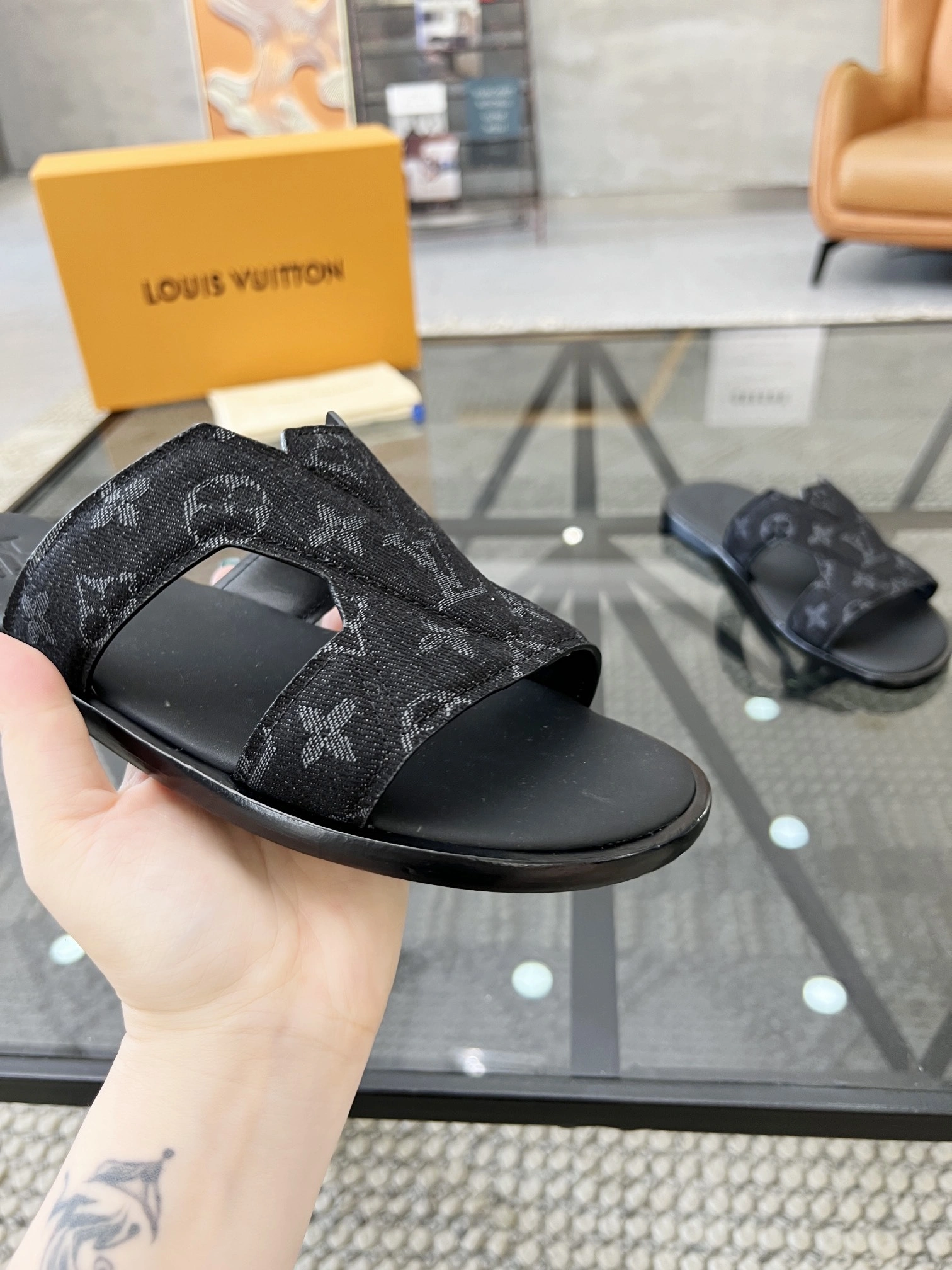 OOBB-- 1AC69H cowhide item:D-X158M2240