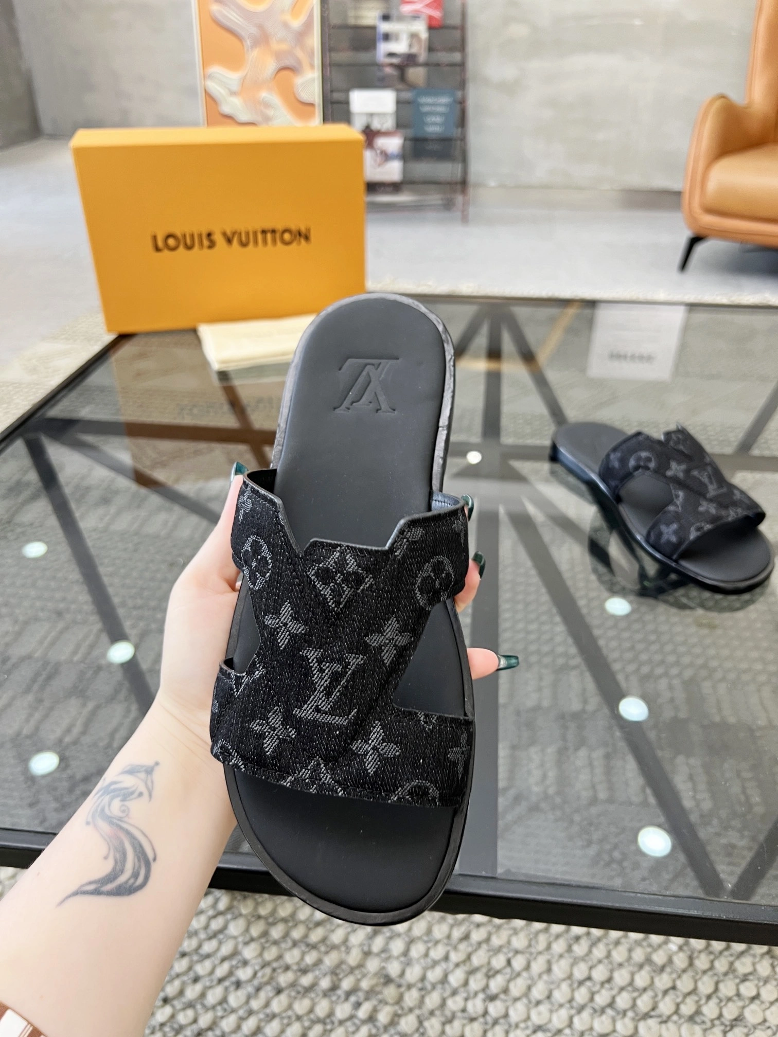 OOBB-- 1AC69H cowhide item:D-X158M2240