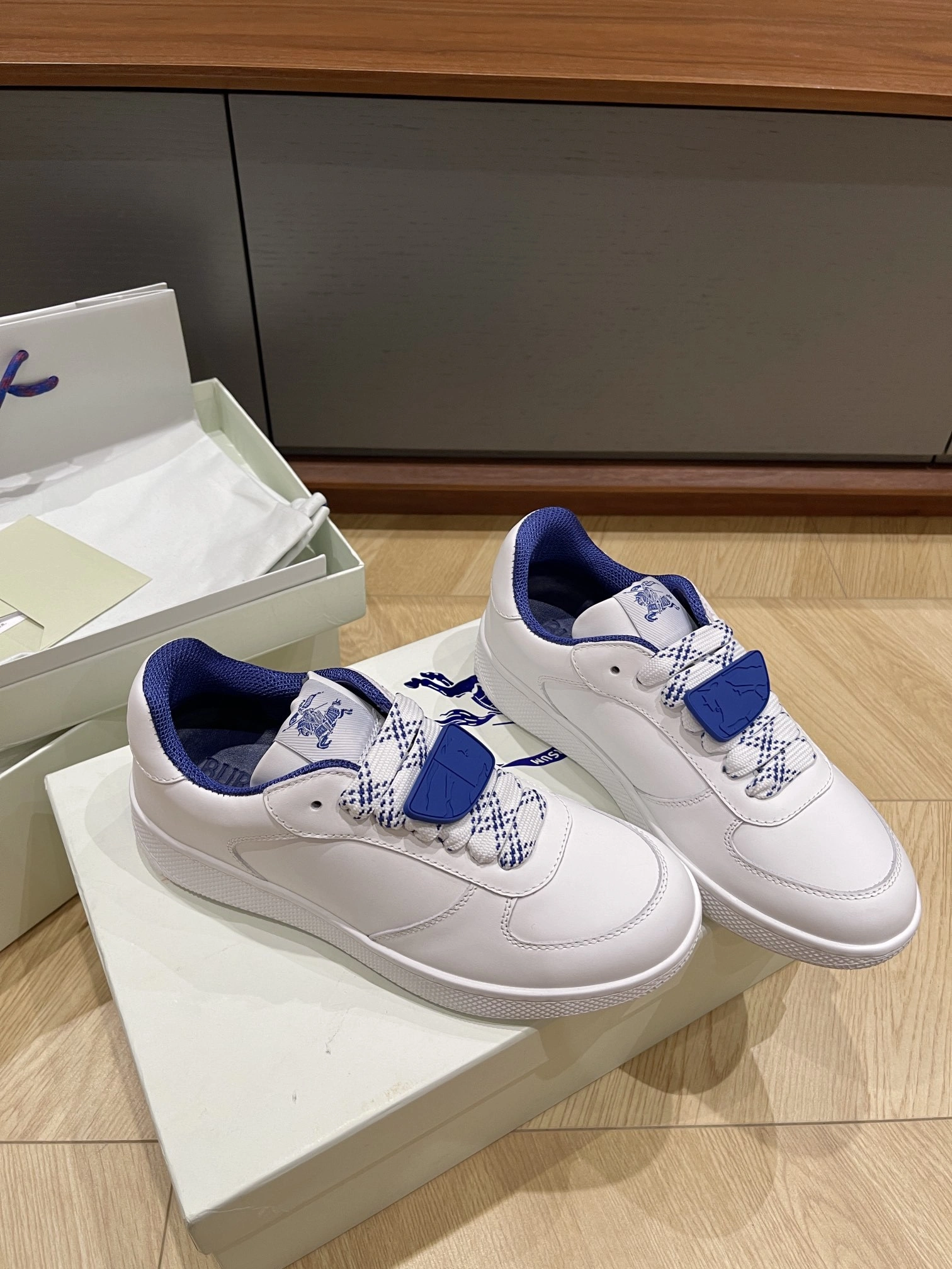 OOBB-- 2ur25rry 80954731 80954521 Calfskin sheepskin item：E-XW03I0124