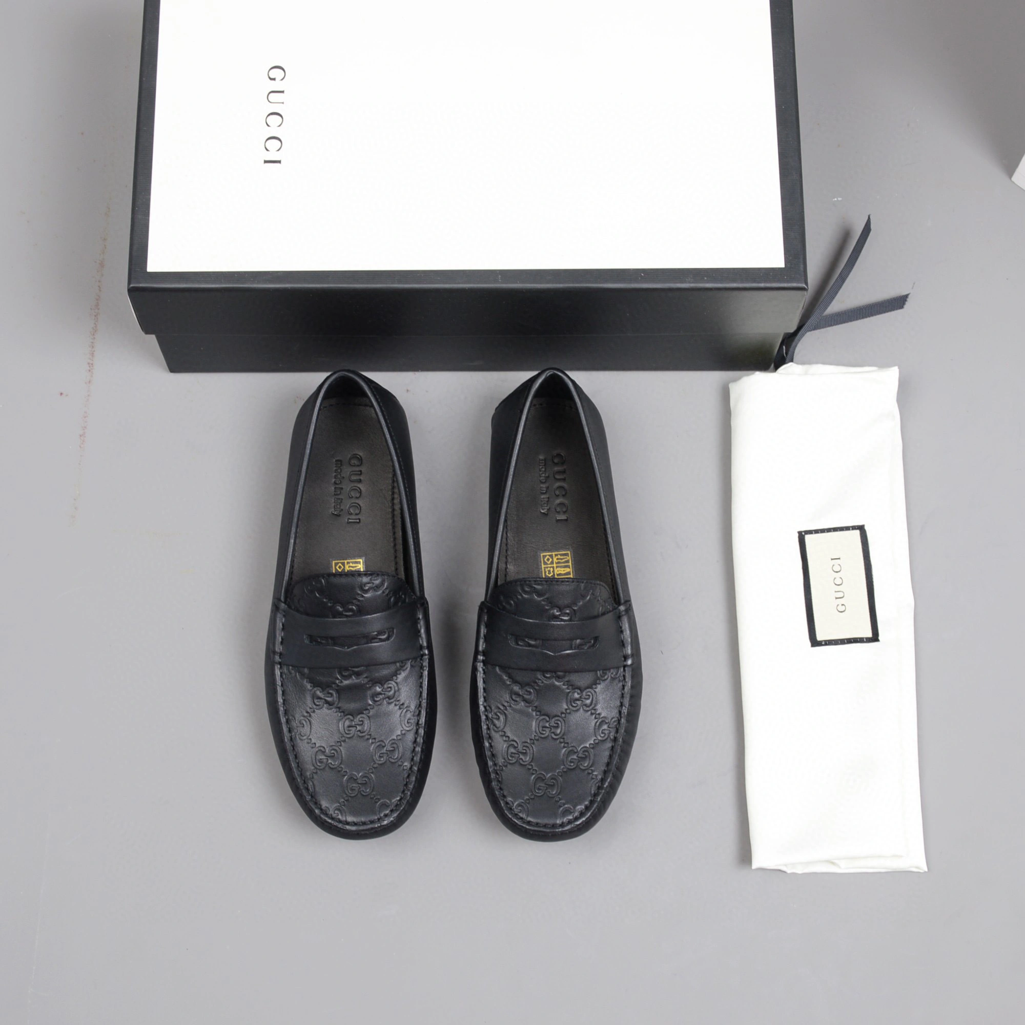 OOBB-- 431063 CWD20 1000 Signature Calfskin item:B-X032E1628L