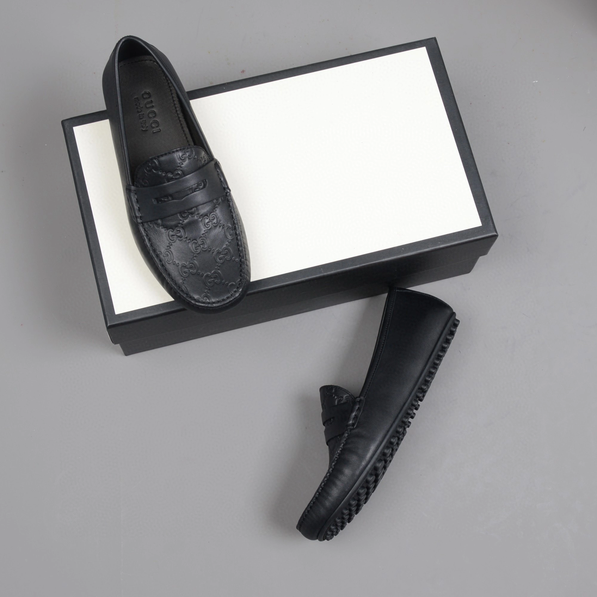 OOBB-- 431063 CWD20 1000 Signature Calfskin item:B-X032E1628L