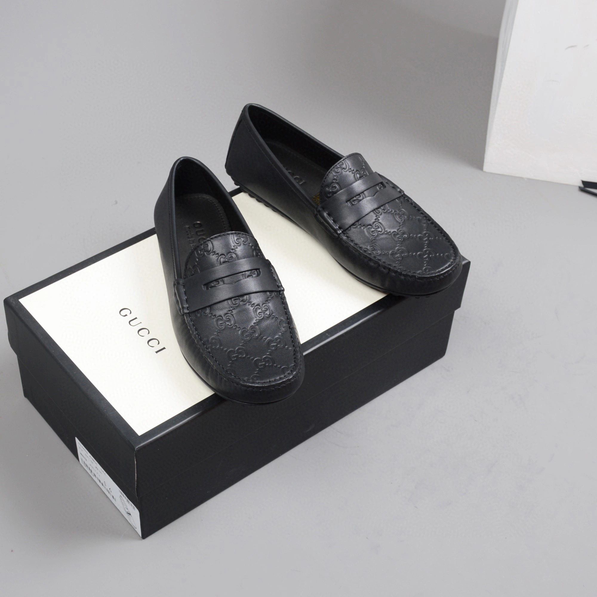 OOBB-- 431063 CWD20 1000 Signature Calfskin item:B-X032E1628L