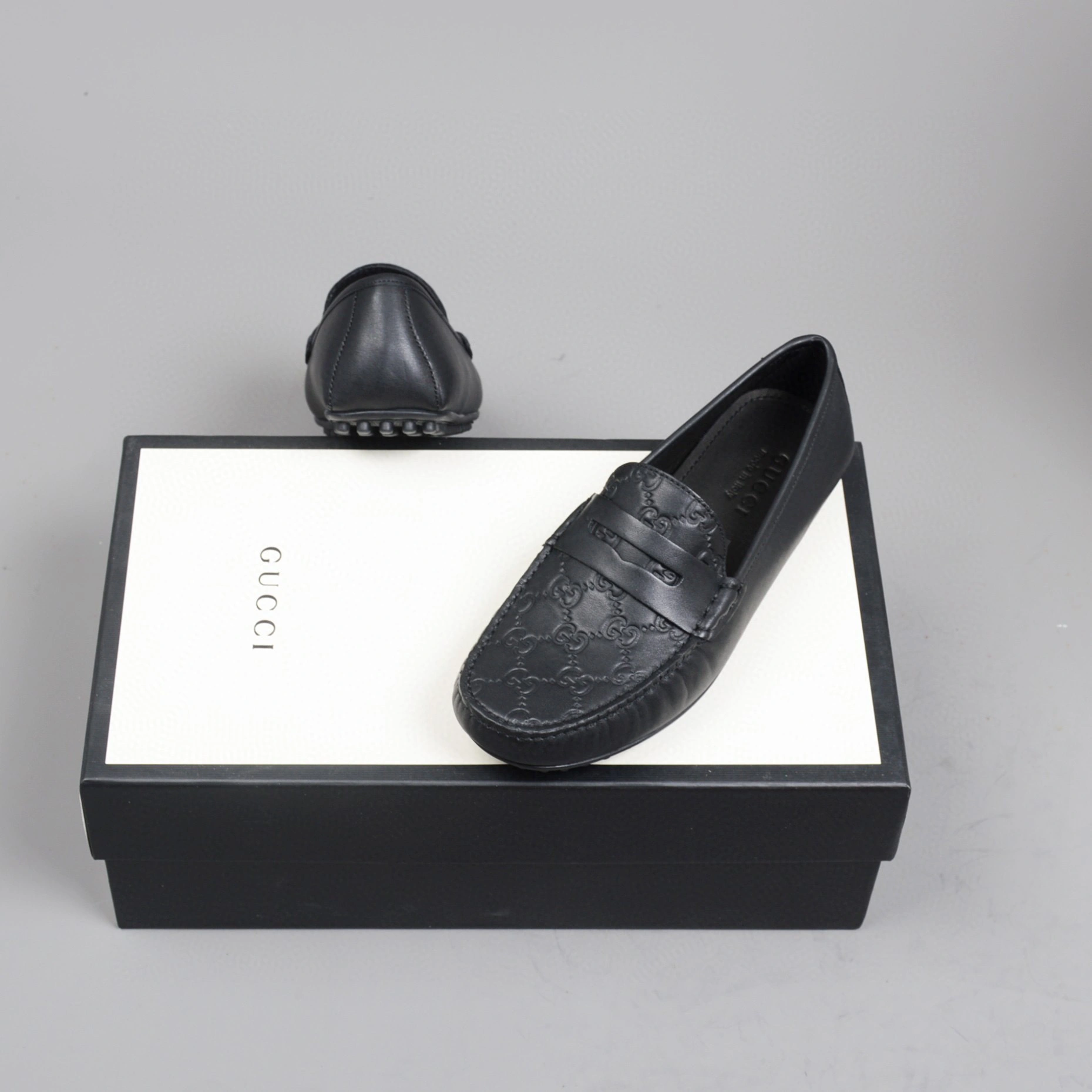 OOBB-- 431063 CWD20 1000 Signature Calfskin item:B-X032E1628L