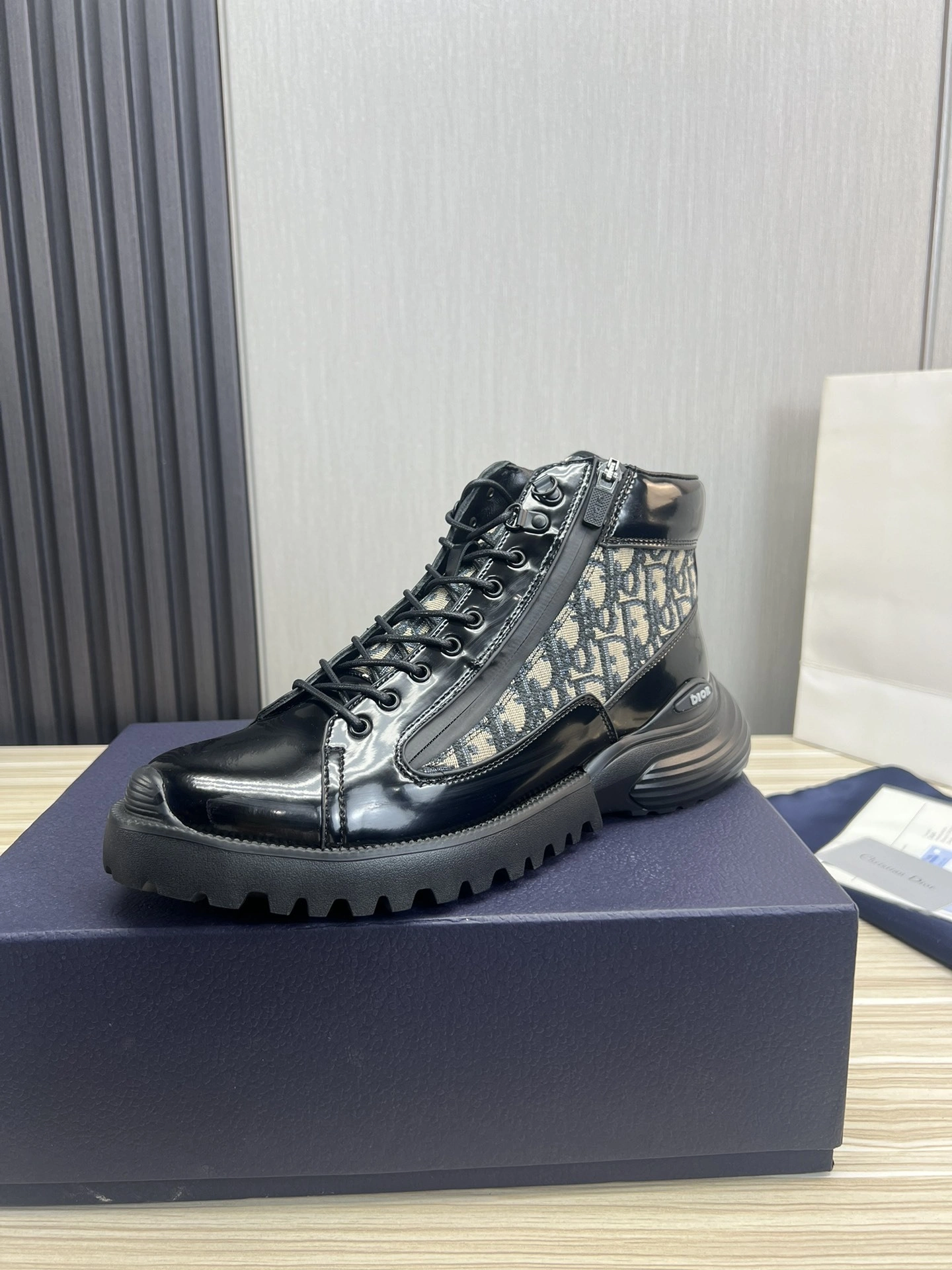 OOBB-- 4ior 3BO337ZXF_H961 cowhide sheepskin item:D-X000G1724
