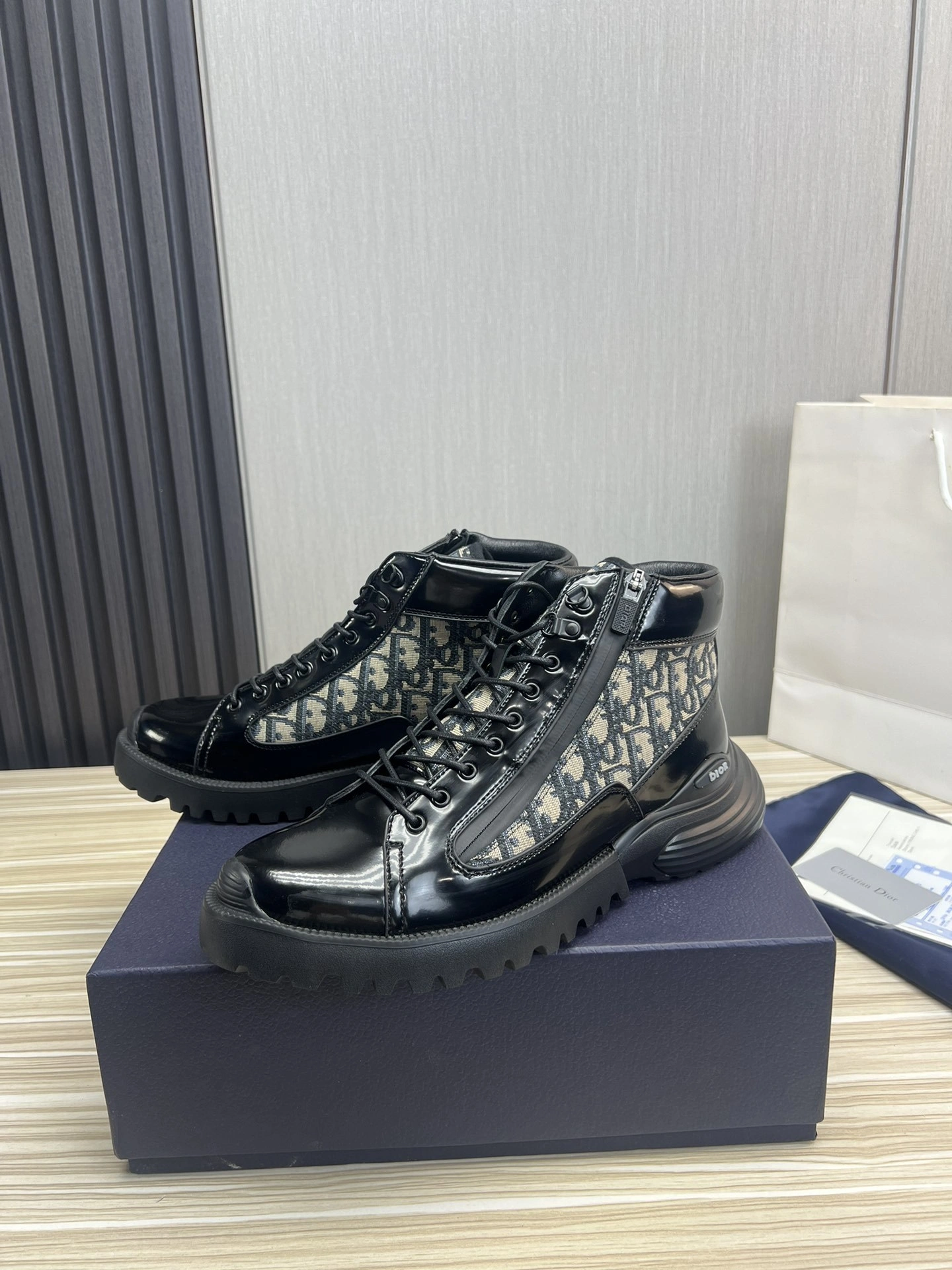OOBB-- 4ior 3BO337ZXF_H961 cowhide sheepskin item:D-X000G1724
