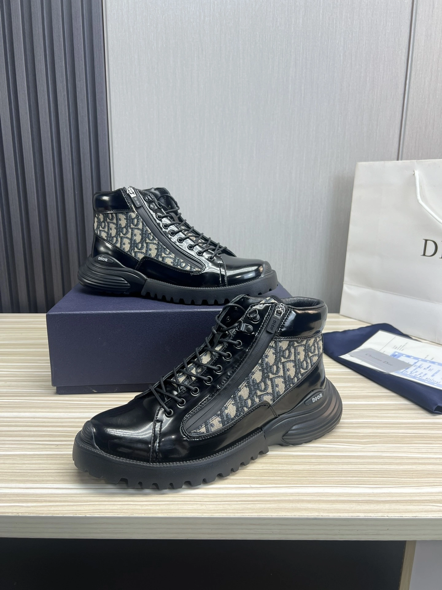 OOBB-- 4ior 3BO337ZXF_H961 cowhide sheepskin item:D-X000G1724
