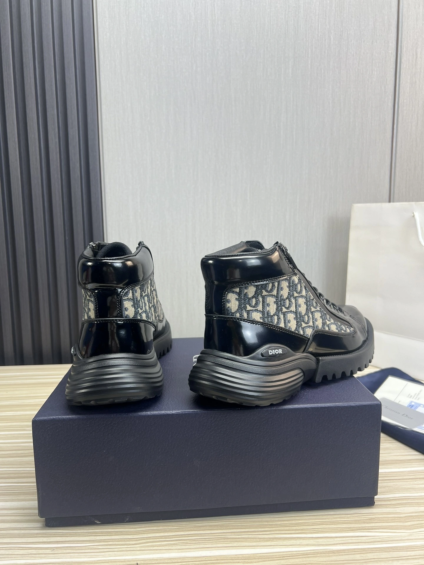 OOBB-- 4ior 3BO337ZXF_H961 cowhide sheepskin item:D-X000G1724