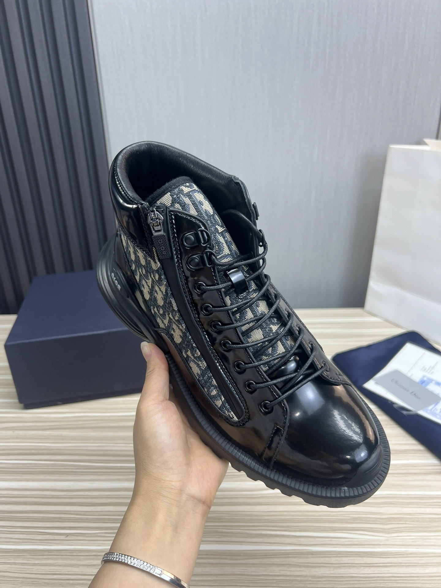 OOBB-- 4ior 3BO337ZXF_H961 cowhide sheepskin item:D-X000G1724
