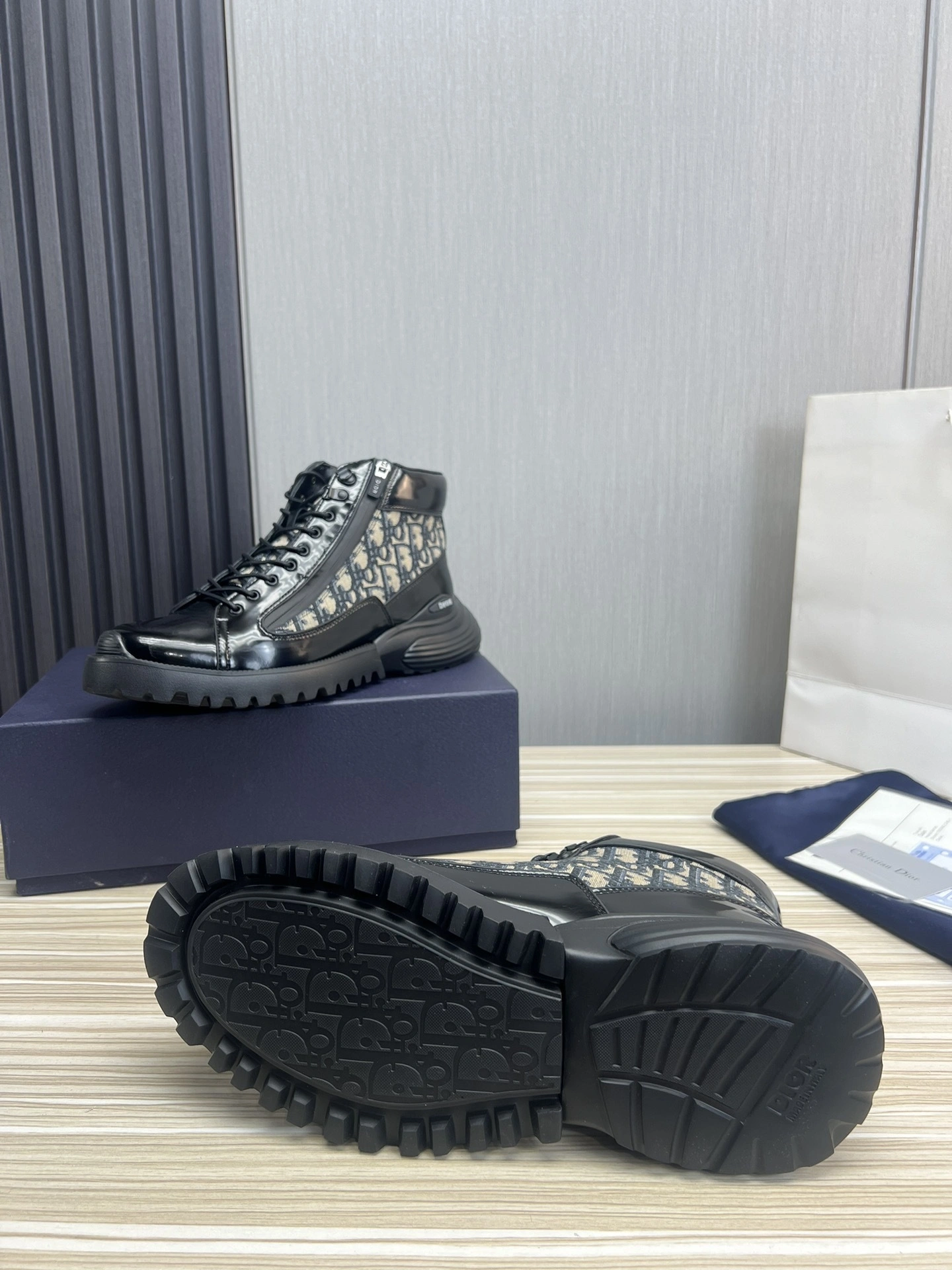 OOBB-- 4ior 3BO337ZXF_H961 cowhide sheepskin item:D-X000G1724