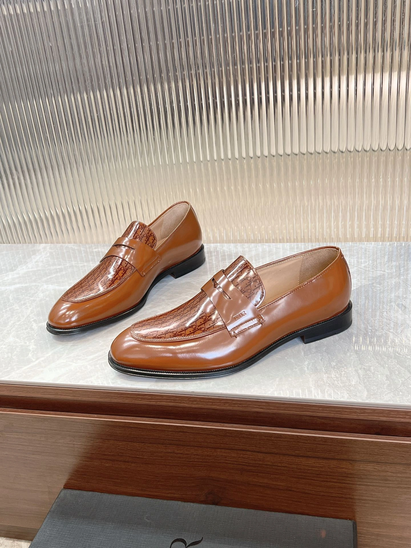OOBB-- 4ior 3LO122ZZB_H714 Timeless cowhide item:D-X158G1727