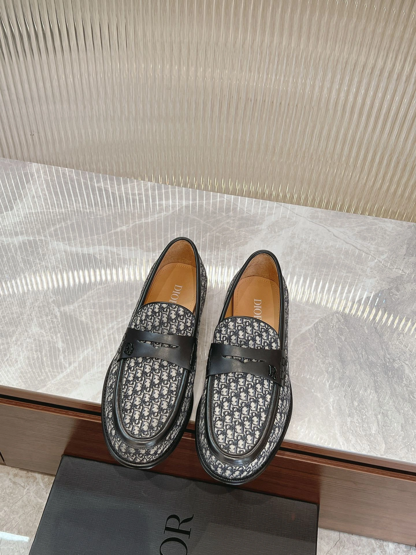 OOBB-- 4ior 3LO129ZUJ_H961 Granville cowhide item:D-X158G1715