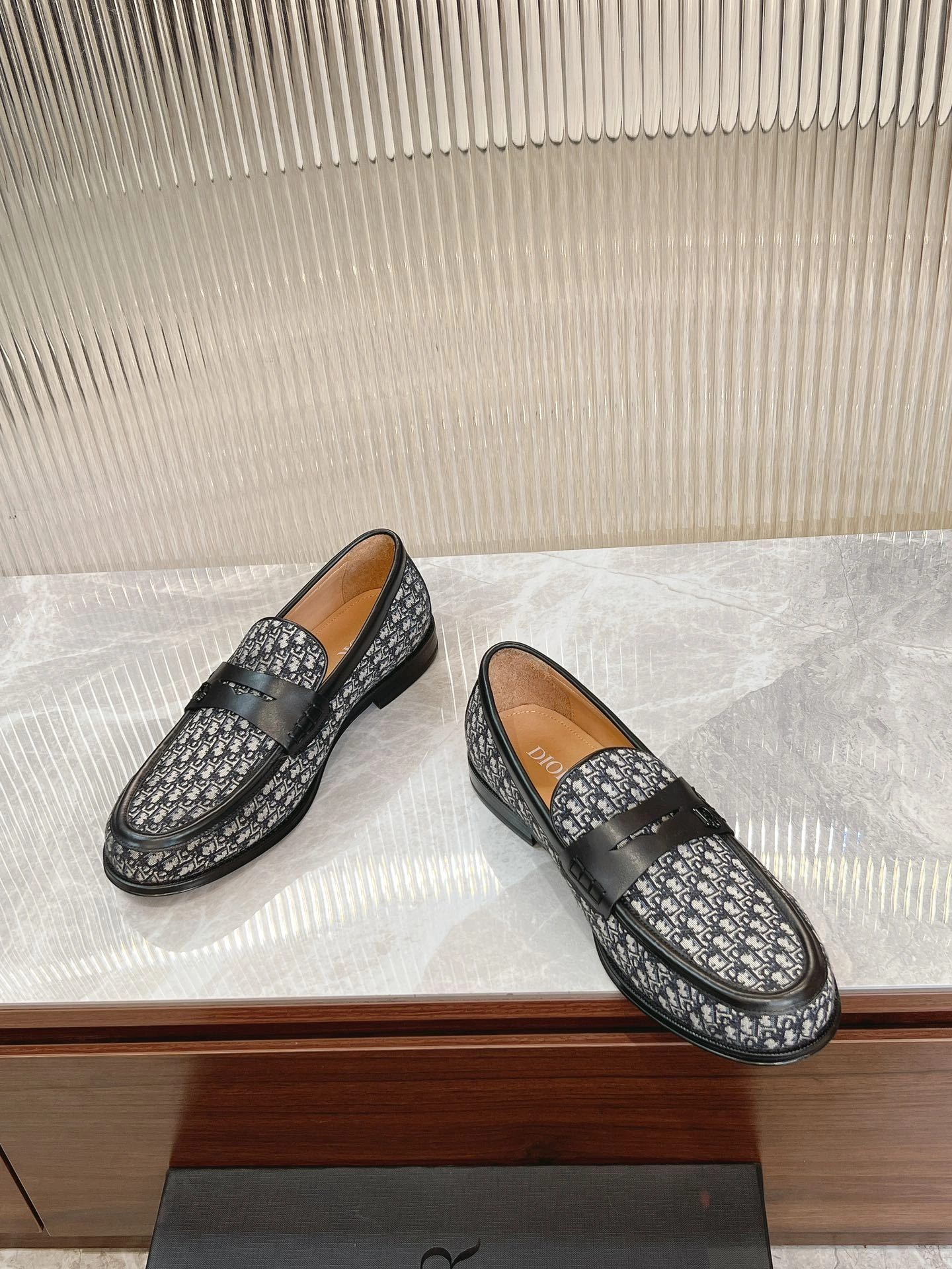 OOBB-- 4ior 3LO129ZUJ_H961 Granville cowhide item:D-X158G1715