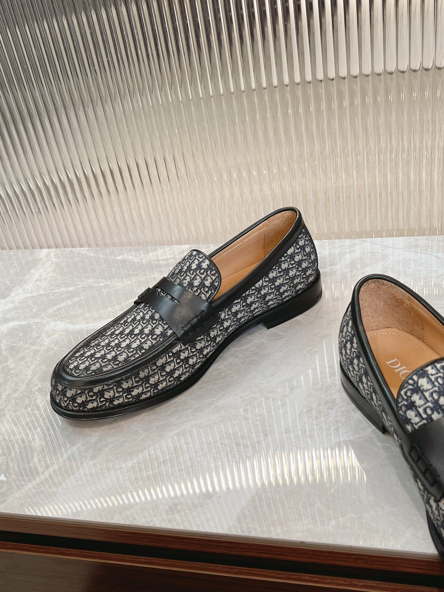 OOBB-- 4ior 3LO129ZUJ_H961 Granville cowhide item:D-X158G1715