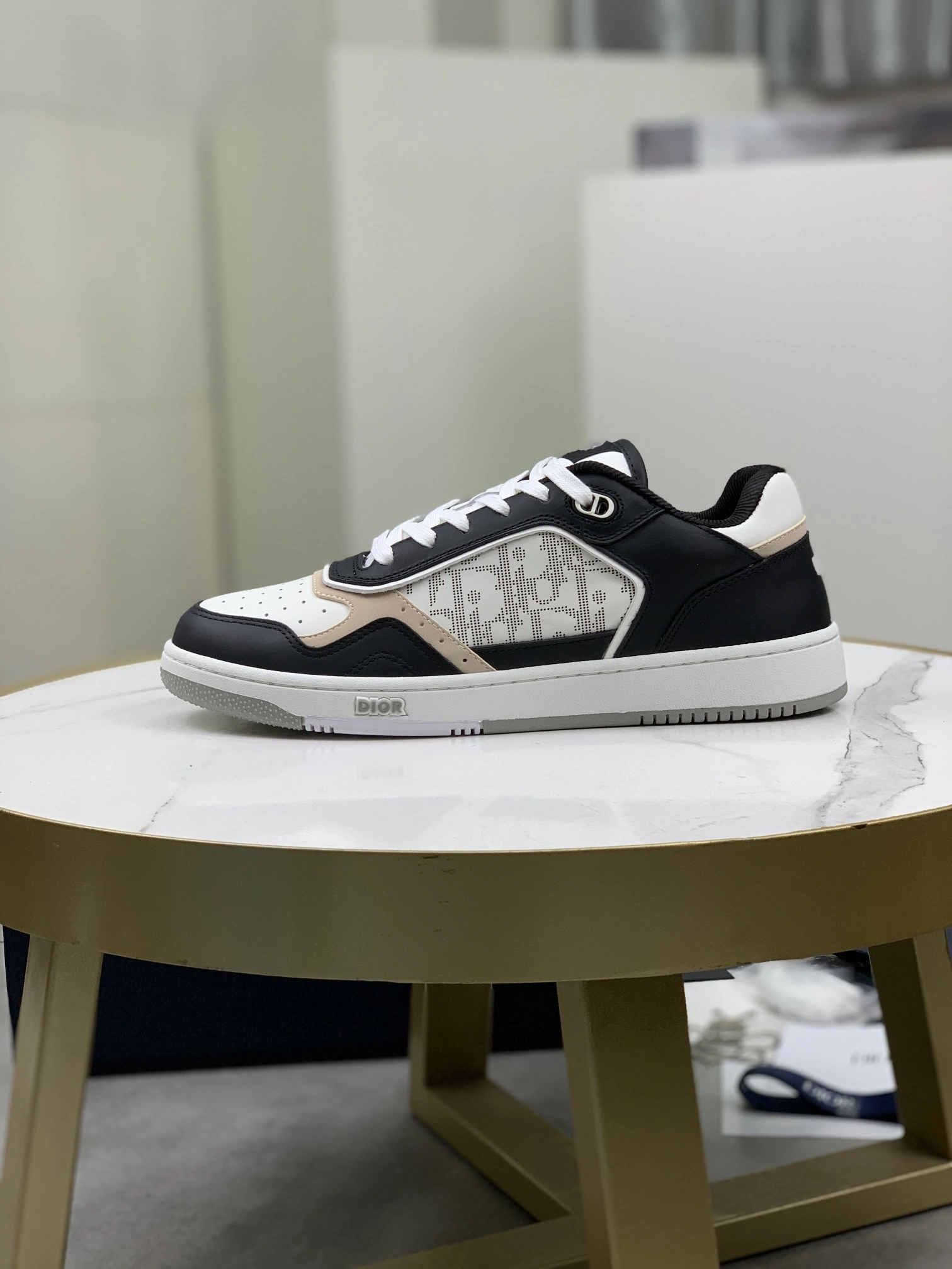 OOBB-- 4ior 3SN272ZIJ_H163 B27 cowhide embroidery item:D-X158G0421