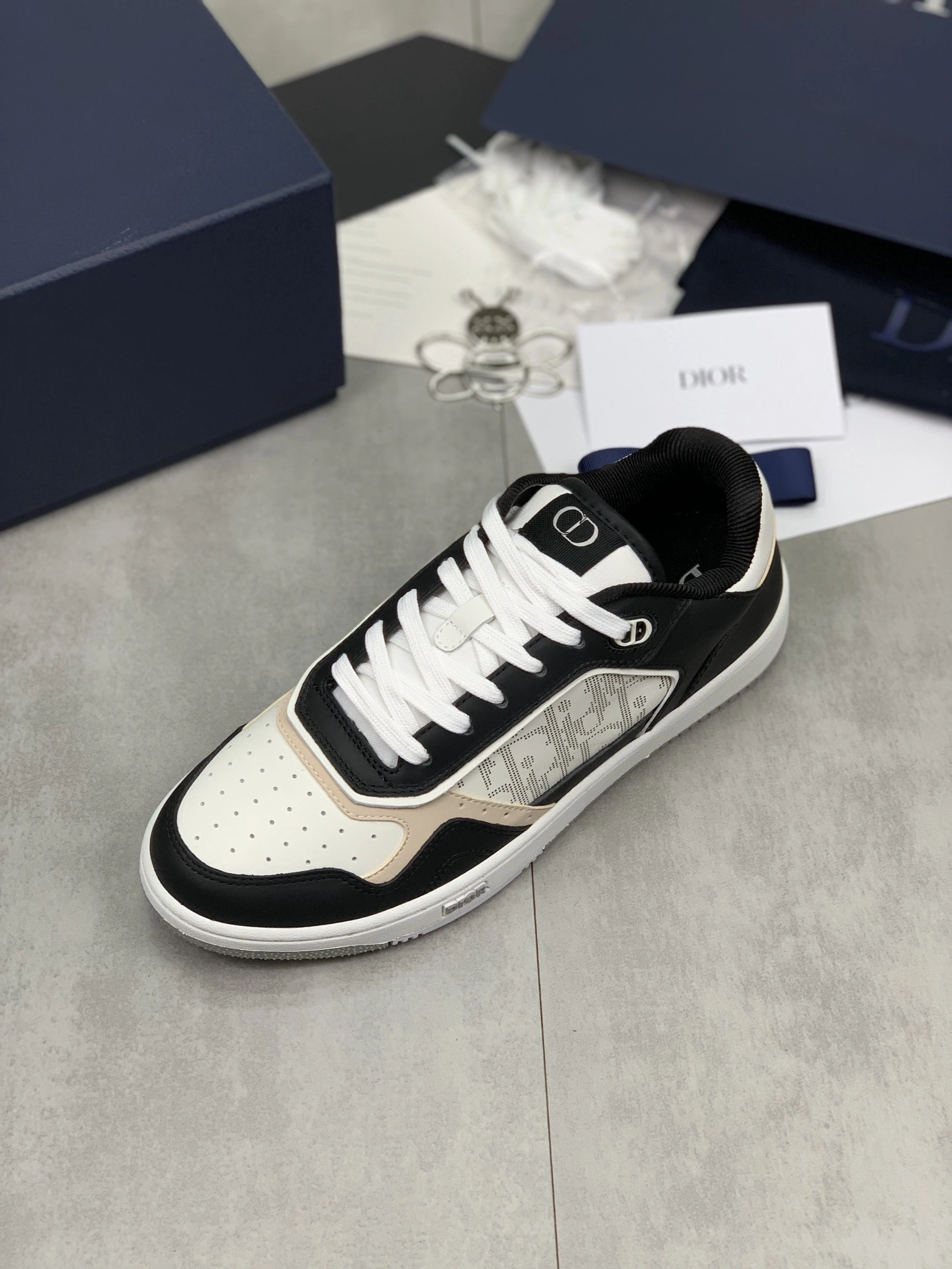 OOBB-- 4ior 3SN272ZIJ_H163 B27 cowhide embroidery item:D-X158G0421