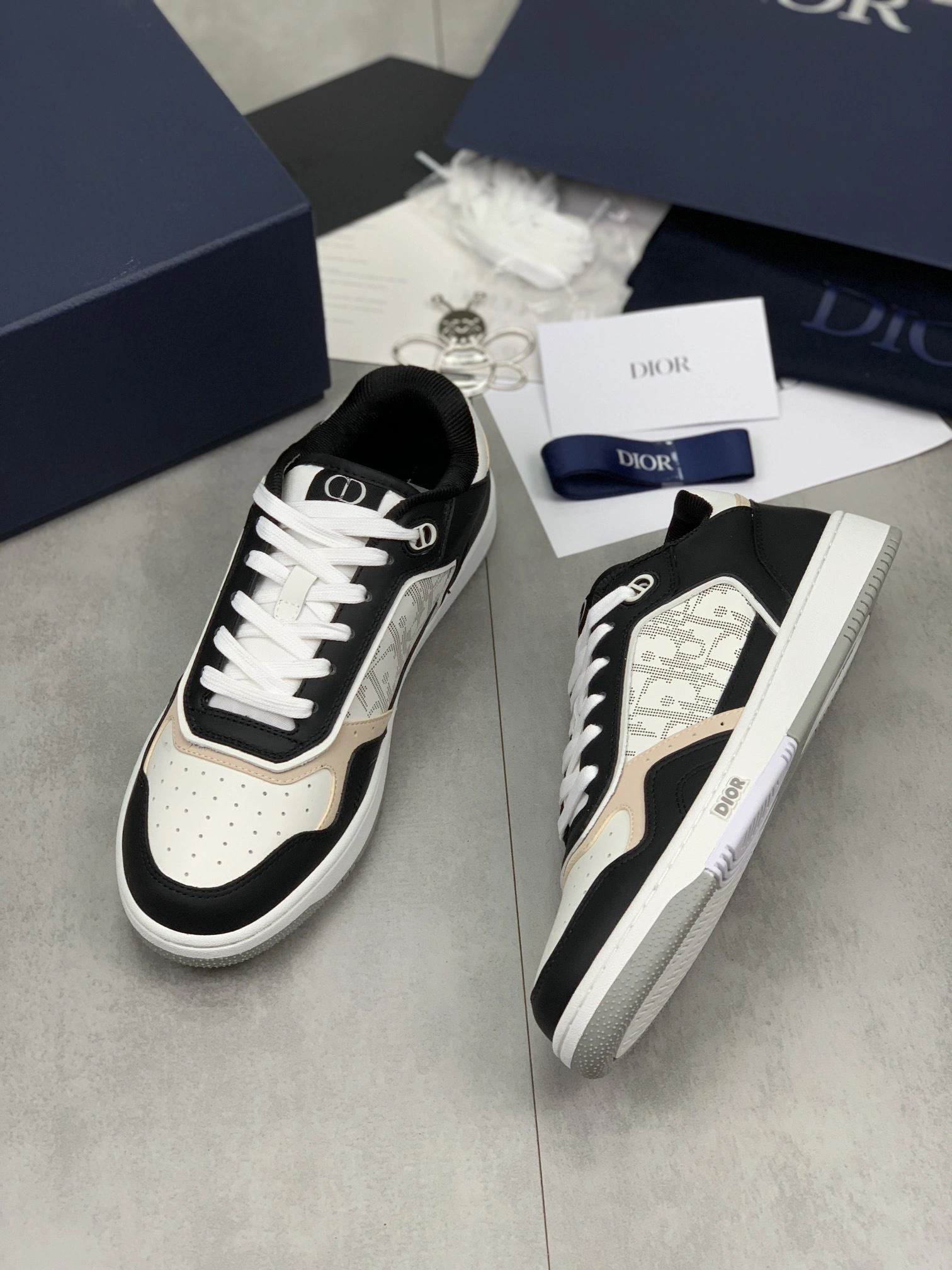 OOBB-- 4ior 3SN272ZIJ_H163 B27 cowhide embroidery item:D-X158G0421