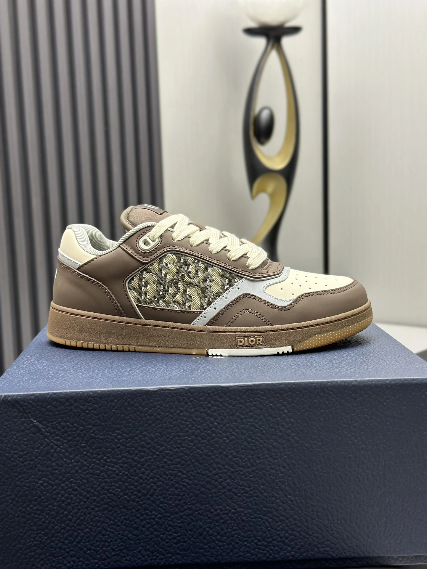 OOBB-- 4ior 3SN272ZIR_H611 B27 cowhide item:D-X000J2237
