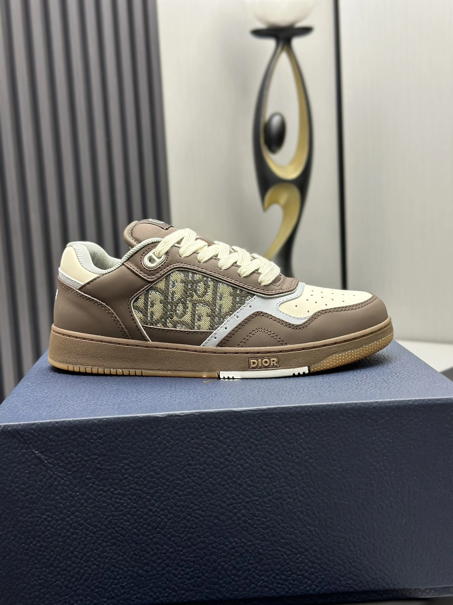 OOBB-- 4ior 3SN272ZIR_H611 B27 cowhide item:D-X000J2237