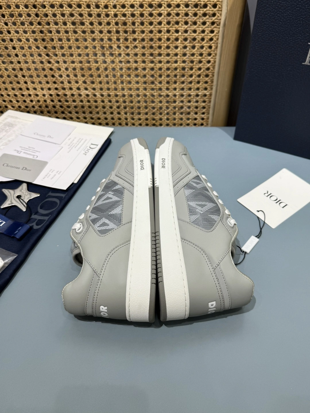 OOBB-- 4ior 3SN272ZPP_H868 B27 cowhide embroidery item:E-X430I2328