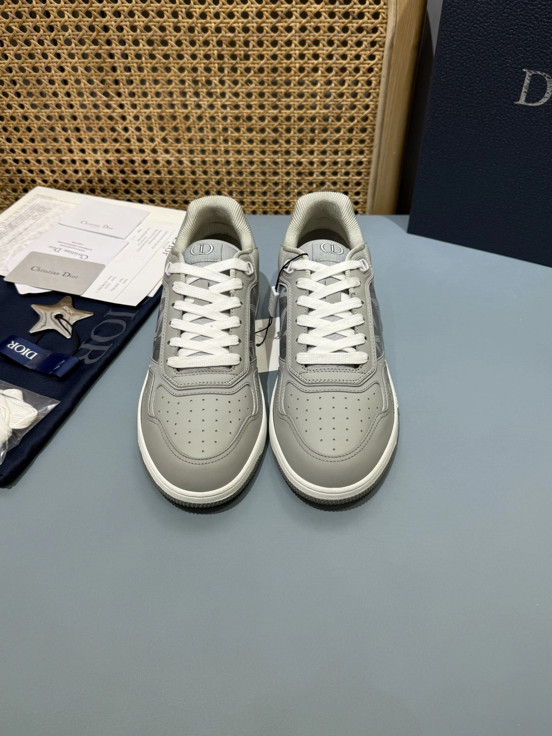 OOBB-- 4ior 3SN272ZPP_H868 B27 cowhide embroidery item:E-X430I2328