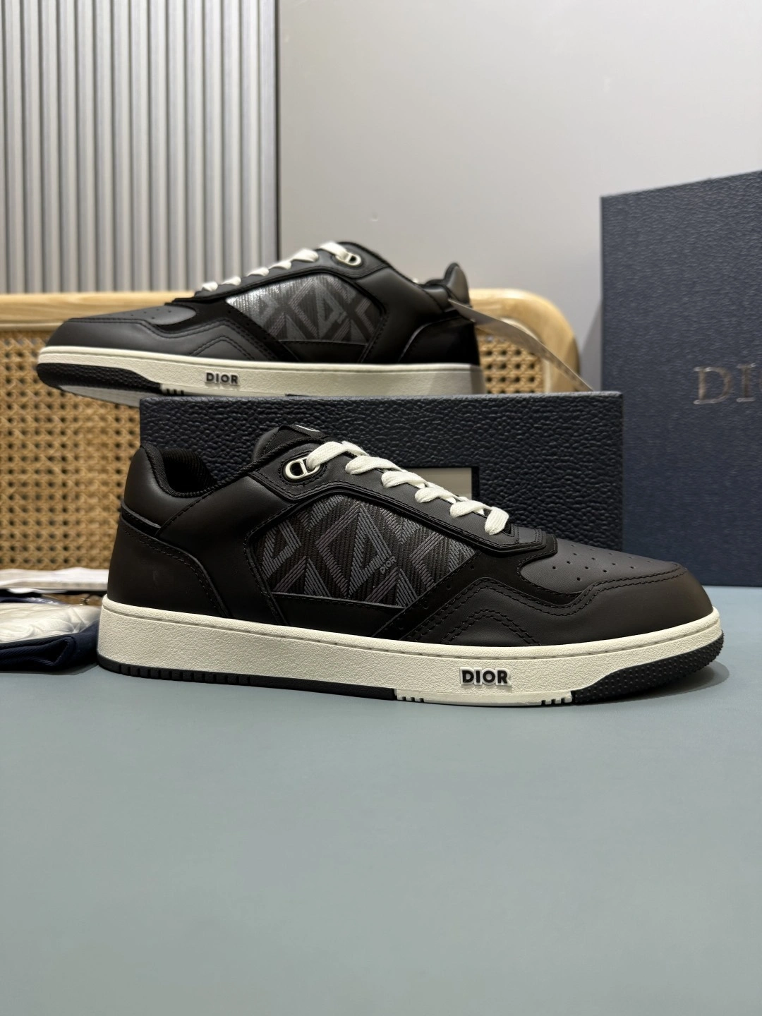 OOBB-- 4ior 3SN272ZPP_H900 B27 cowhide embroidery item:E-X430I2329