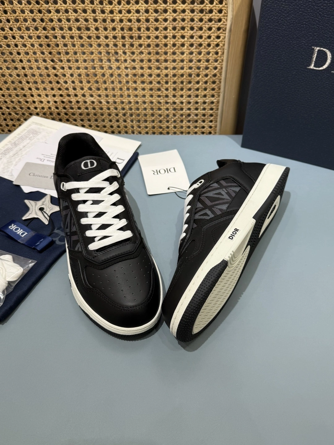 OOBB-- 4ior 3SN272ZPP_H900 B27 cowhide embroidery item:E-X430I2329