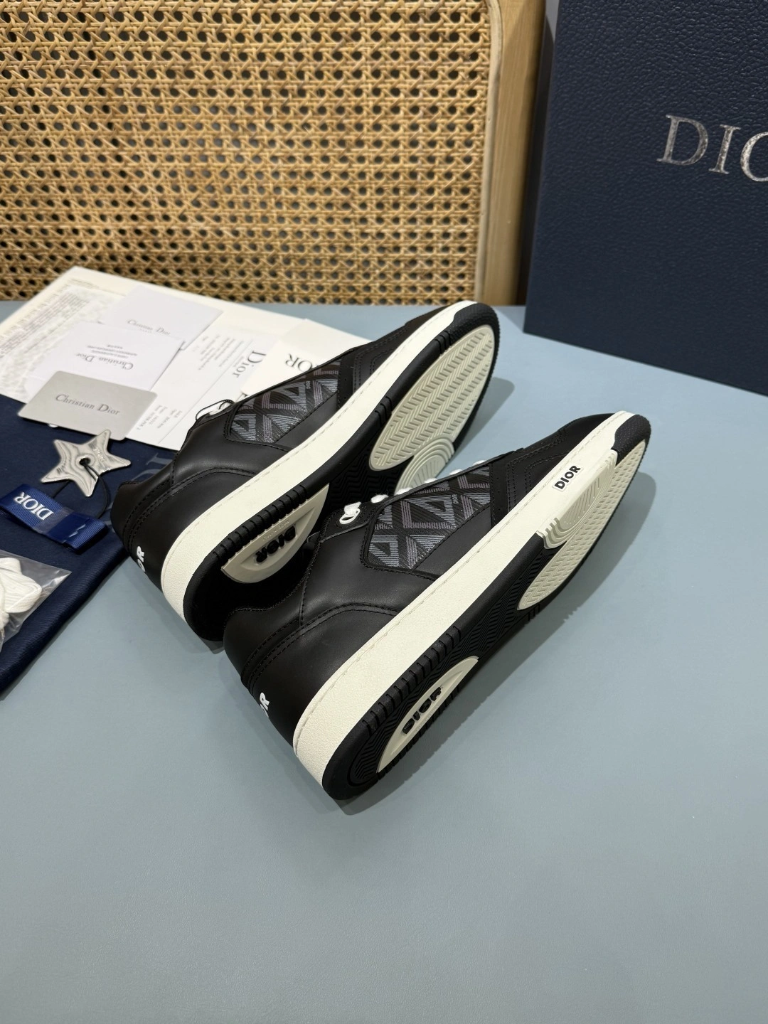 OOBB-- 4ior 3SN272ZPP_H900 B27 cowhide embroidery item:E-X430I2329