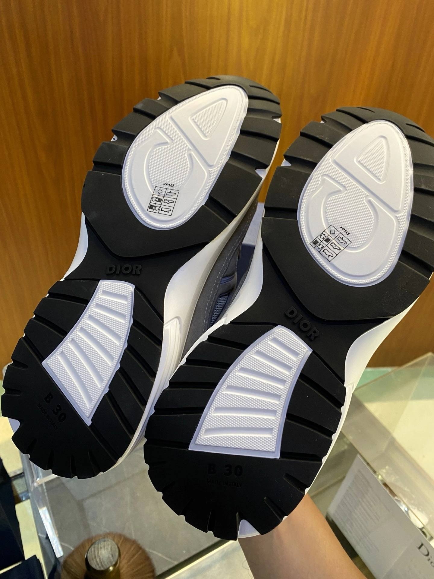 OOBB-- 4ior 3SN279ZEI_H858 B30 cowhide item:E-X158C2499T