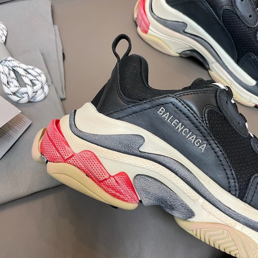 &&OOBB - 533882W09O11000 TRIPLE S item:B-X000E2063J