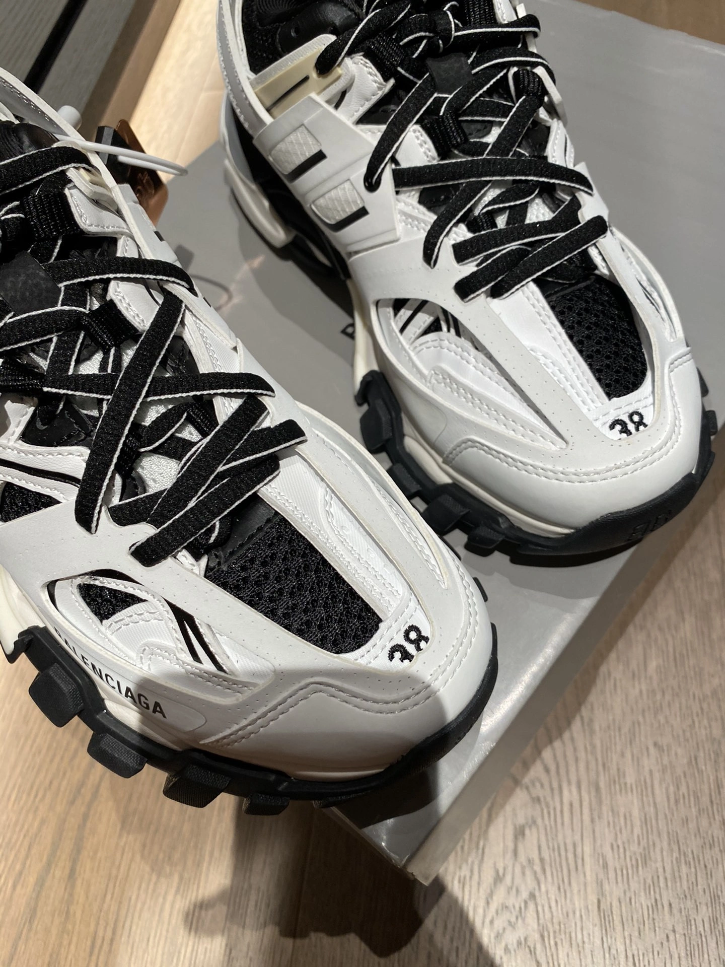 OOBB-- 542023W1GC49010 item:C-X003E2555Y