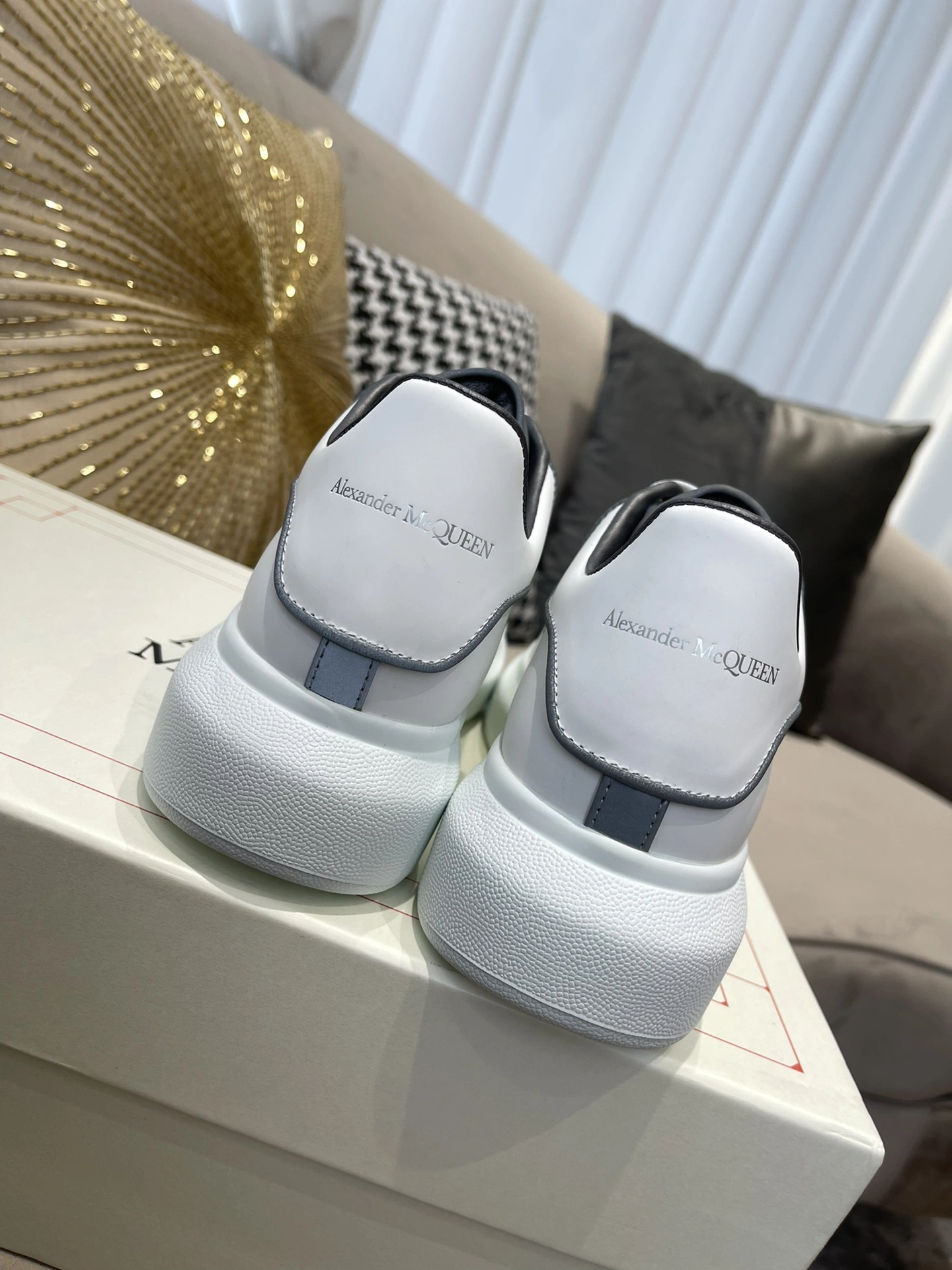 &OOBB-- 561123WHTQK9071 item:C-X198F1708Y