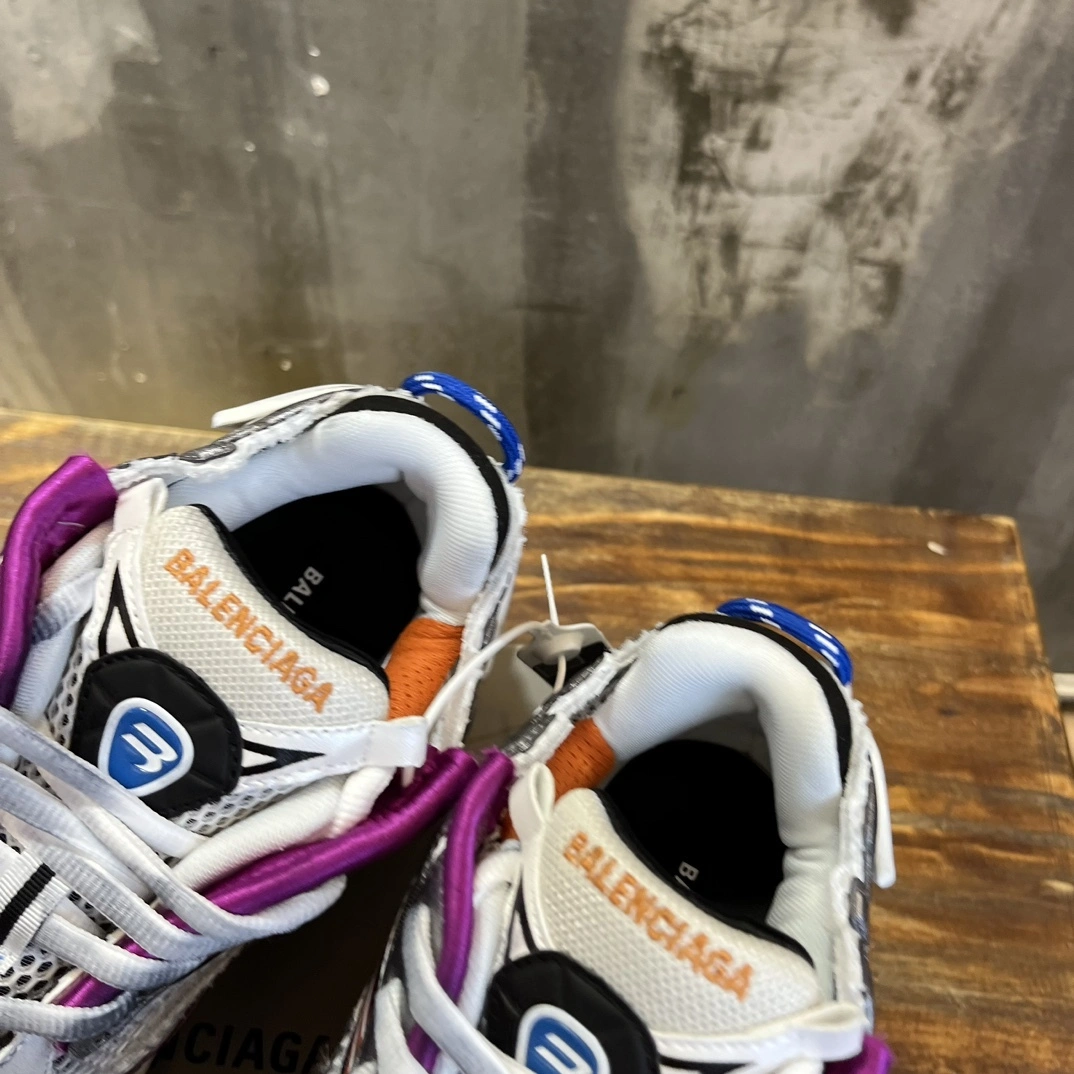 &OOBB-- 677403W3RB68123 Runner item:D-X158B2306