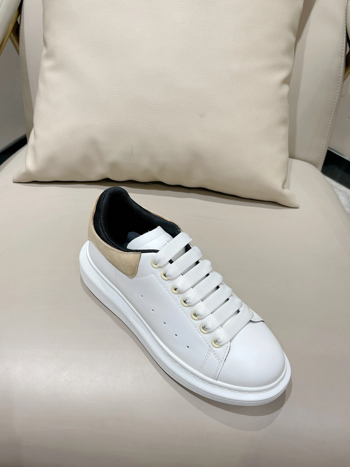 OOBB-- 697103WICYA8808 cowhide item: D-X158B2322
