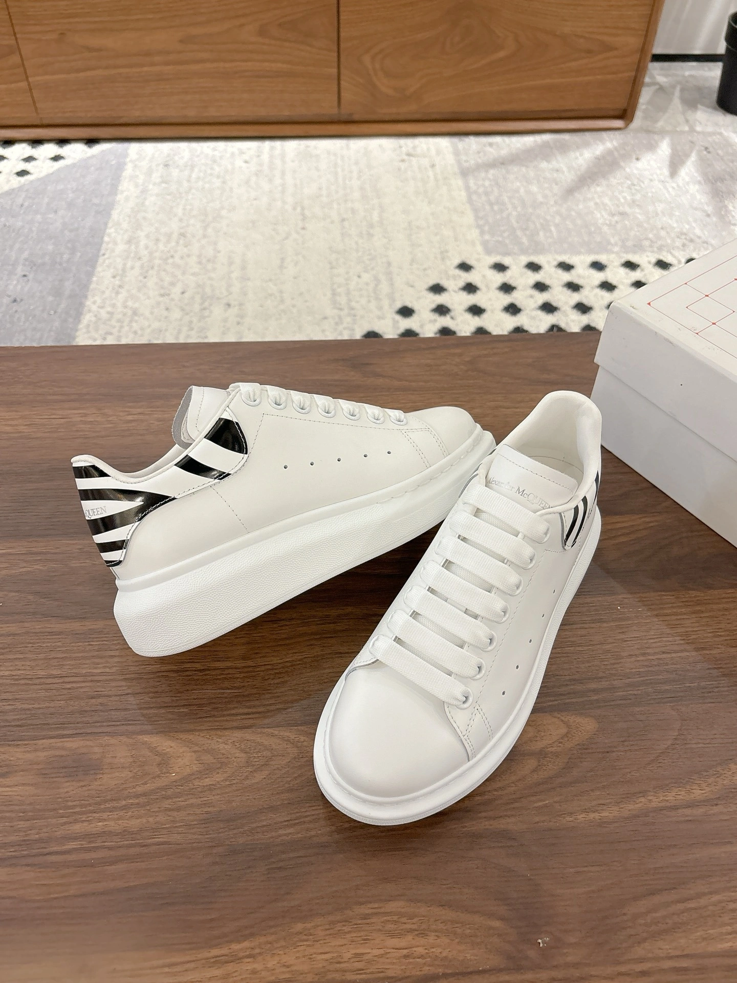 OOBB-- 73Qu559 553680WIAIU9332 cowhide sheepskin item:E-X076I2303