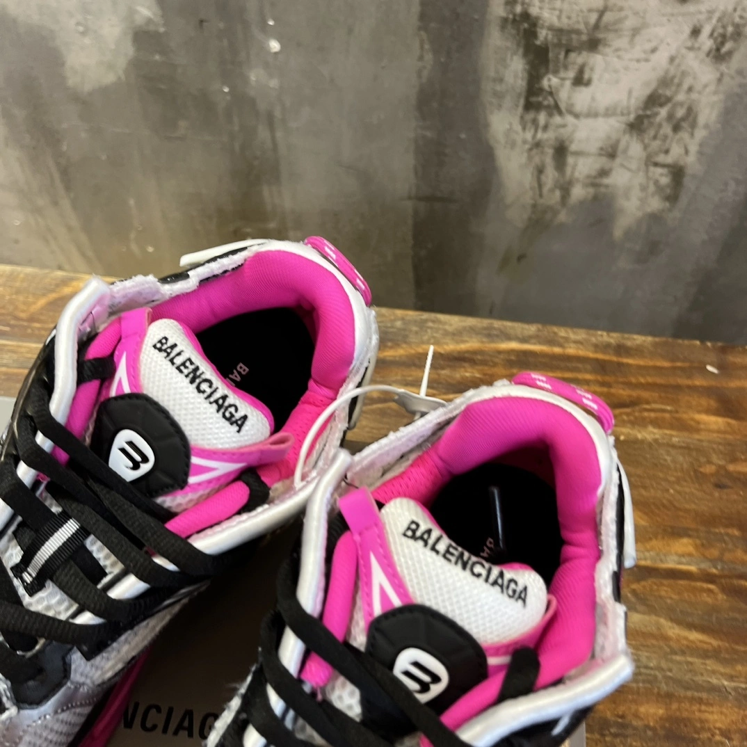 OOBB-- 772767W3RBW9155 Runner item: D-X158B2344