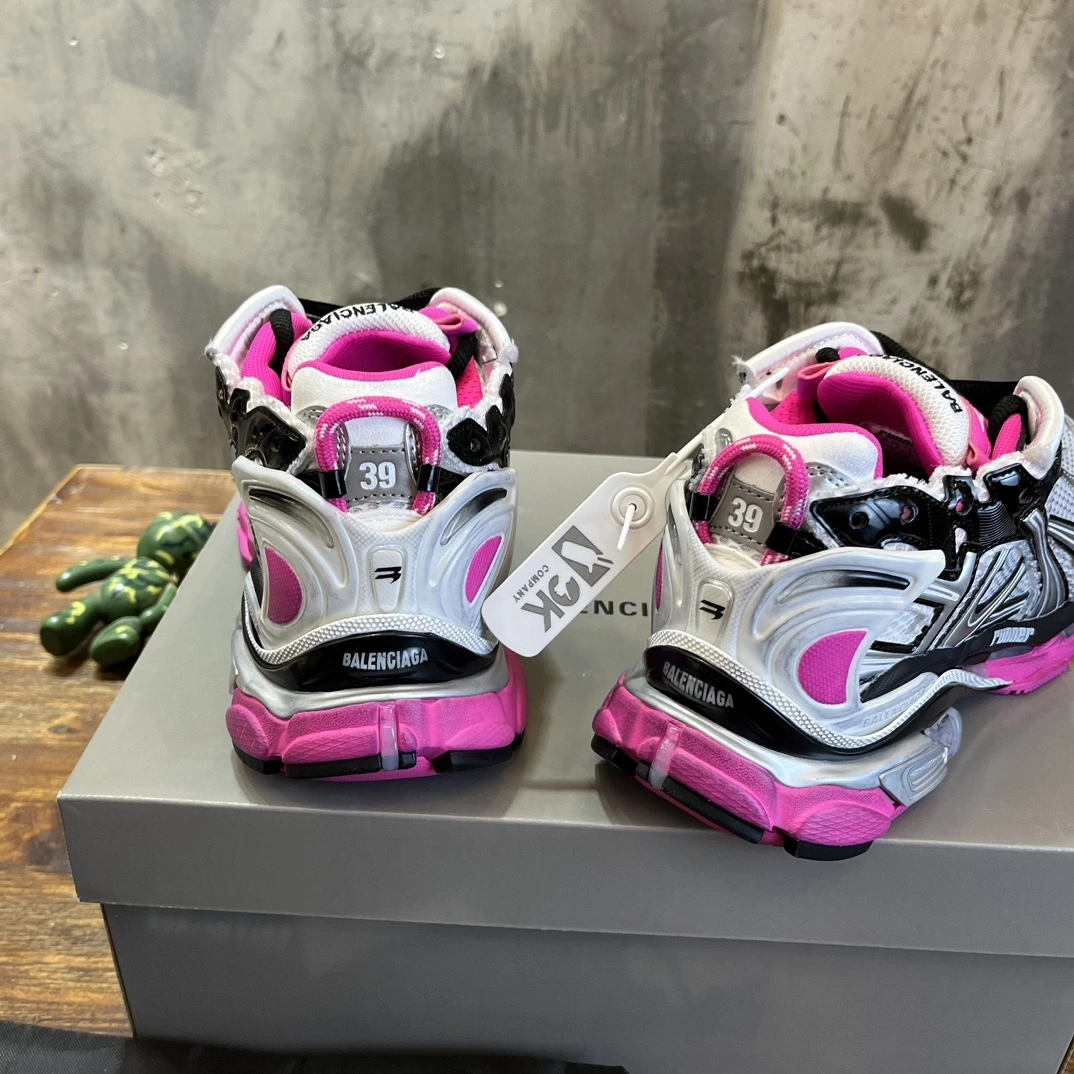 OOBB-- 772767W3RBW9155 Runner item: D-X158B2344