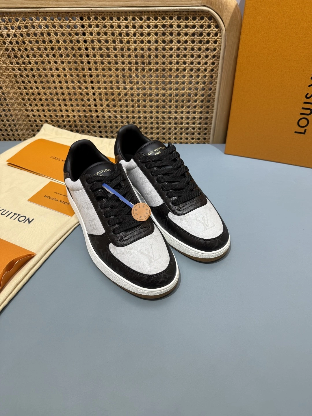 OOBB-- 8V 1A8WG6 L Rivoli item:E-X430F0601