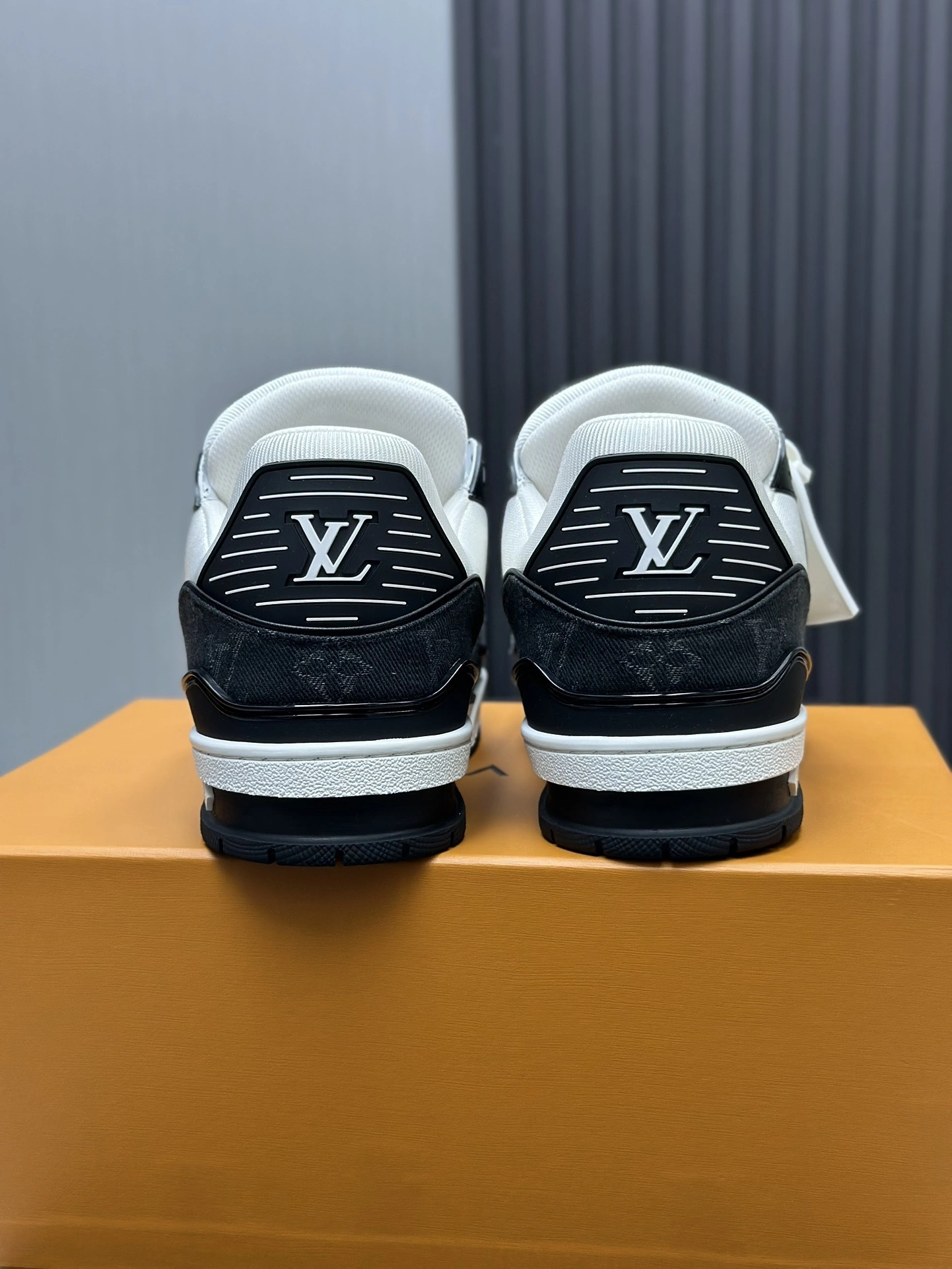 OOBB-- 8V 1A9JGD cowhide item:E-X000H0808