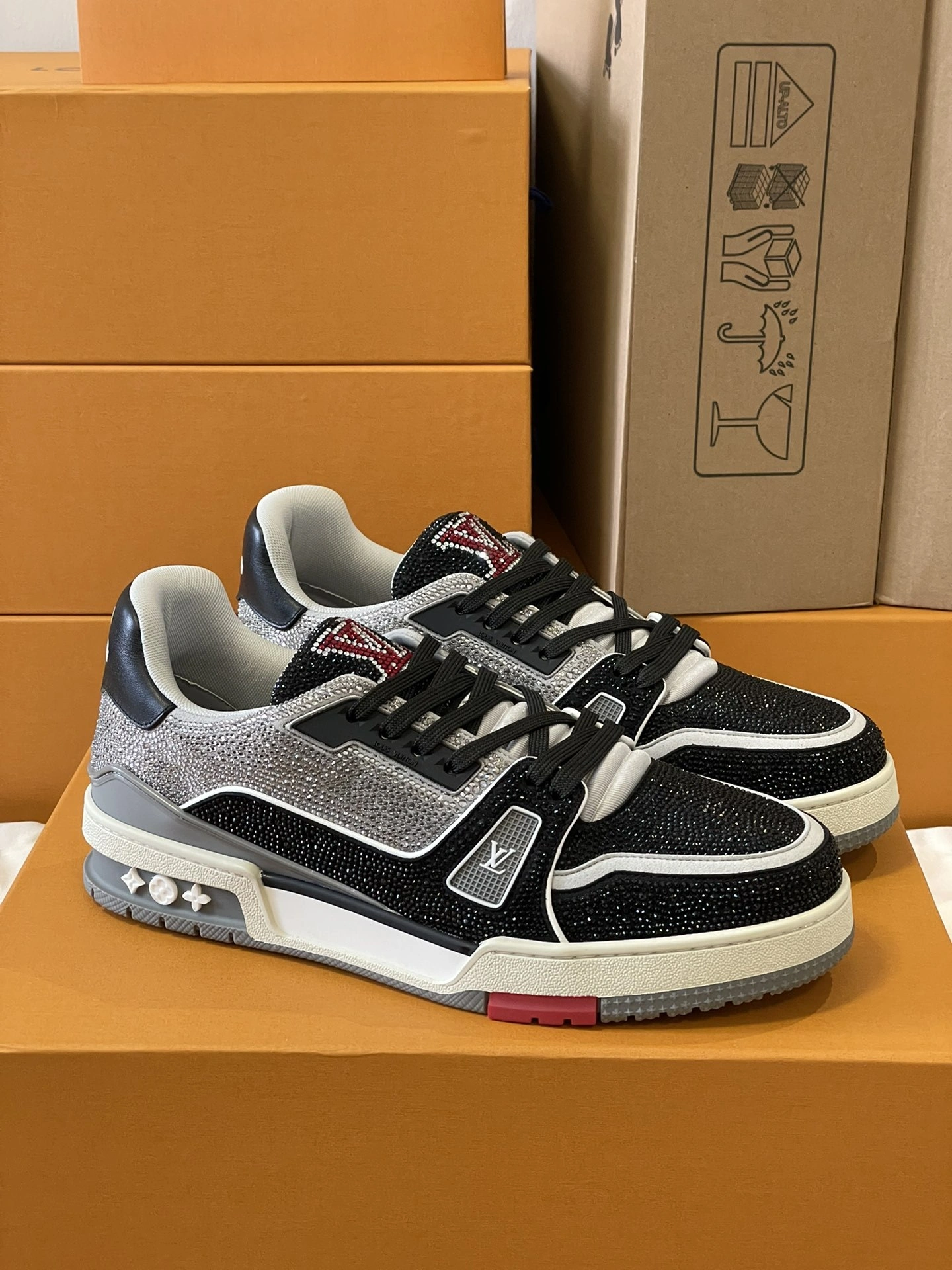 OOBB-- 8V 1AA6PR Trainer cowhide item:E-X555A0920