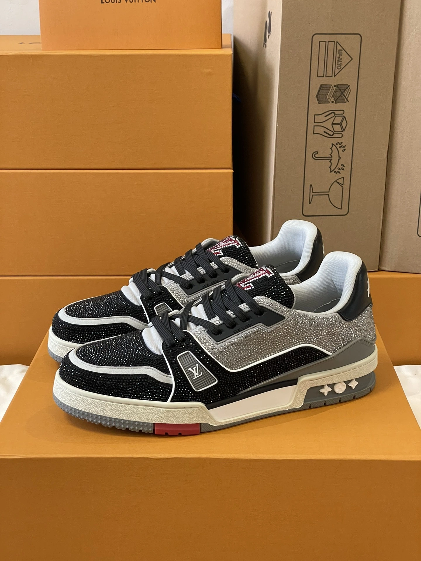 OOBB-- 8V 1AA6PR Trainer cowhide item:E-X555A0920