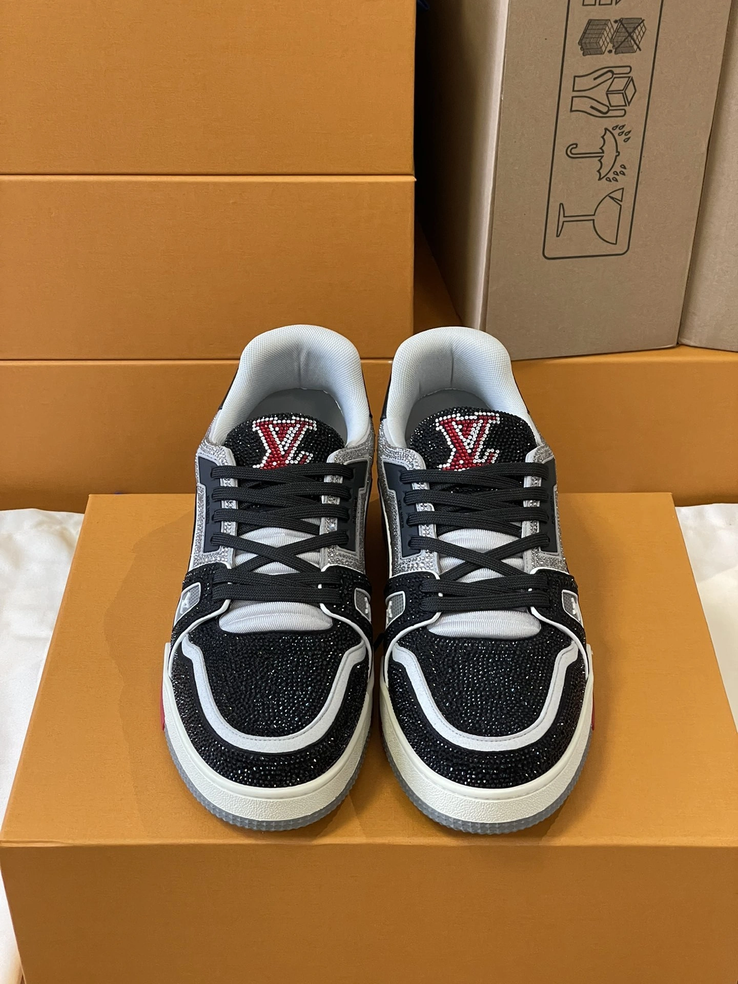 OOBB-- 8V 1AA6PR Trainer cowhide item:E-X555A0920
