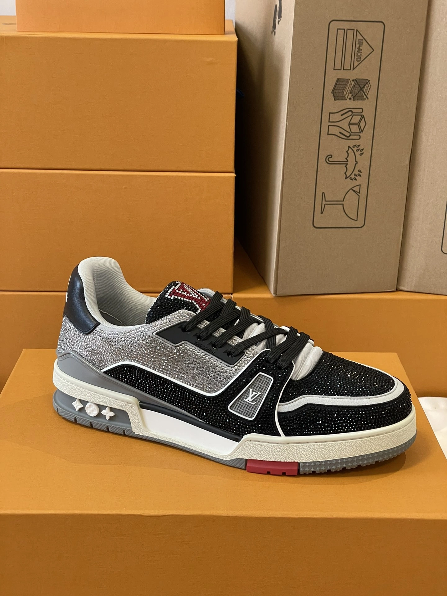 OOBB-- 8V 1AA6PR Trainer cowhide item:E-X555A0920