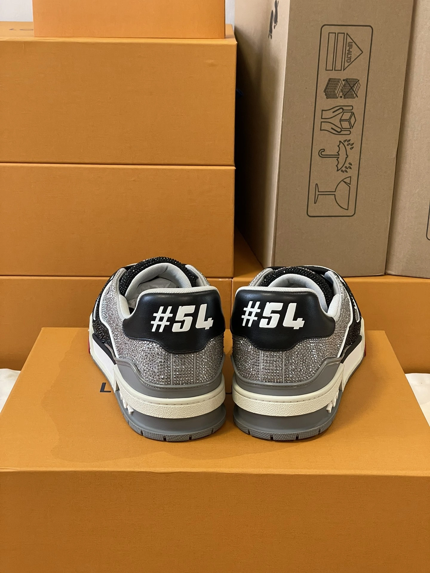 OOBB-- 8V 1AA6PR Trainer cowhide item:E-X555A0920