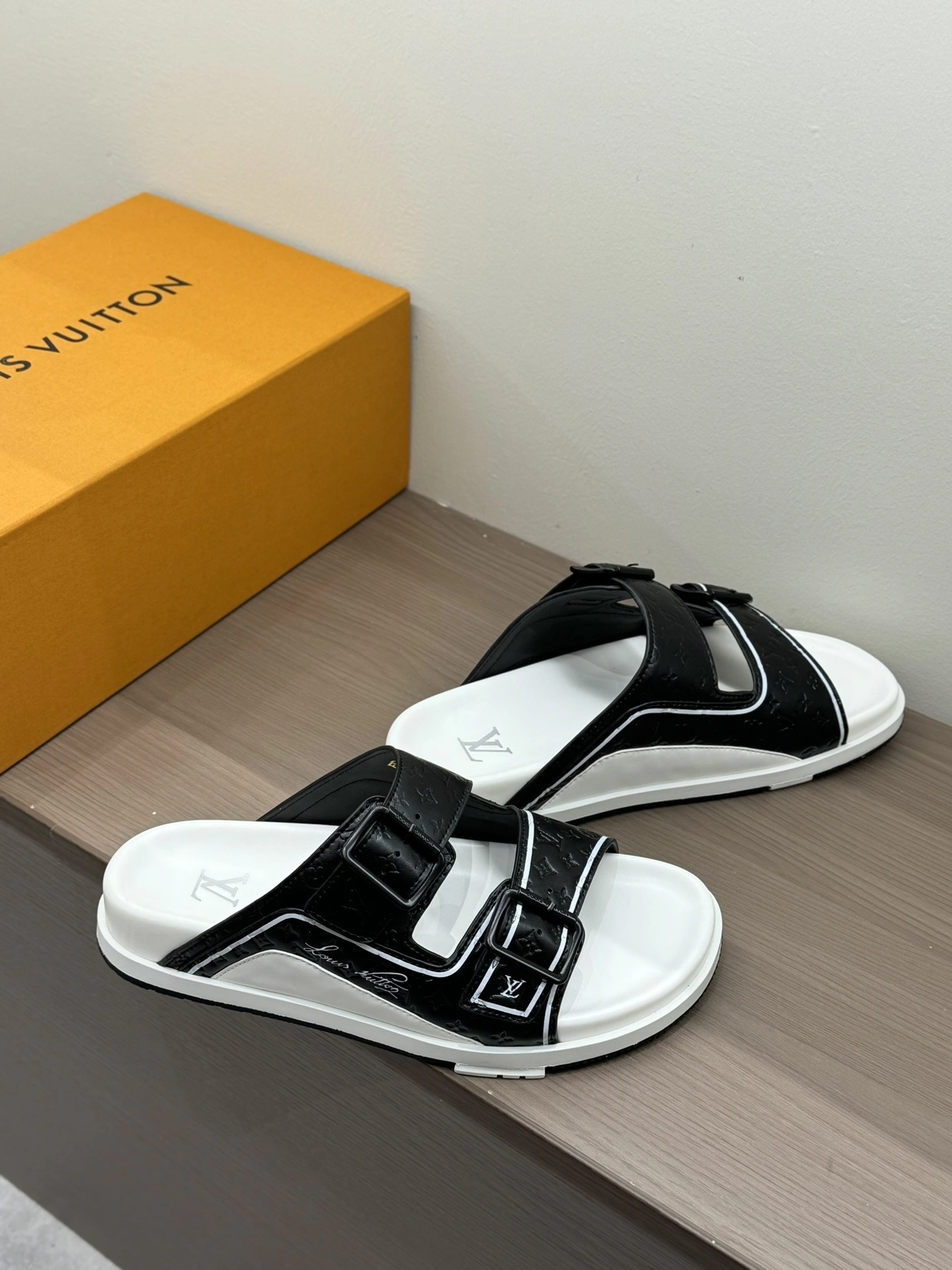 OOBB-- 8V 1AARUJ lvtrainer cowhide item:E-X230C2352