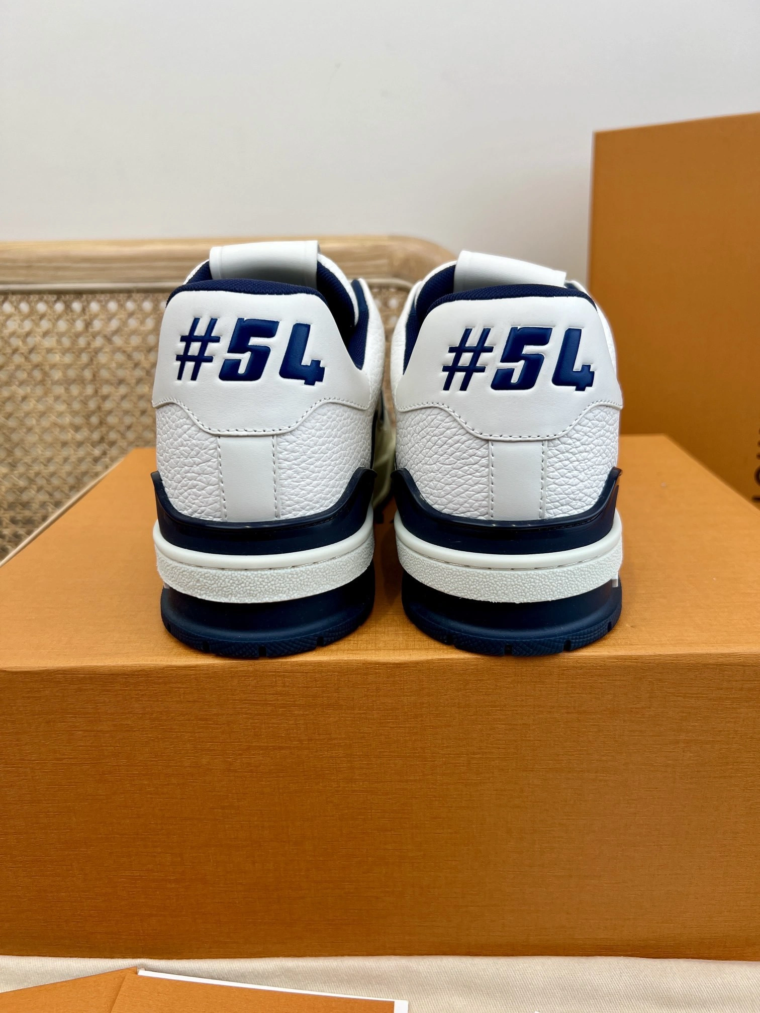 OOBB-- 8V 1ABFA9  1ABNIH Trainer Calfskin item:E-X430L0320B
