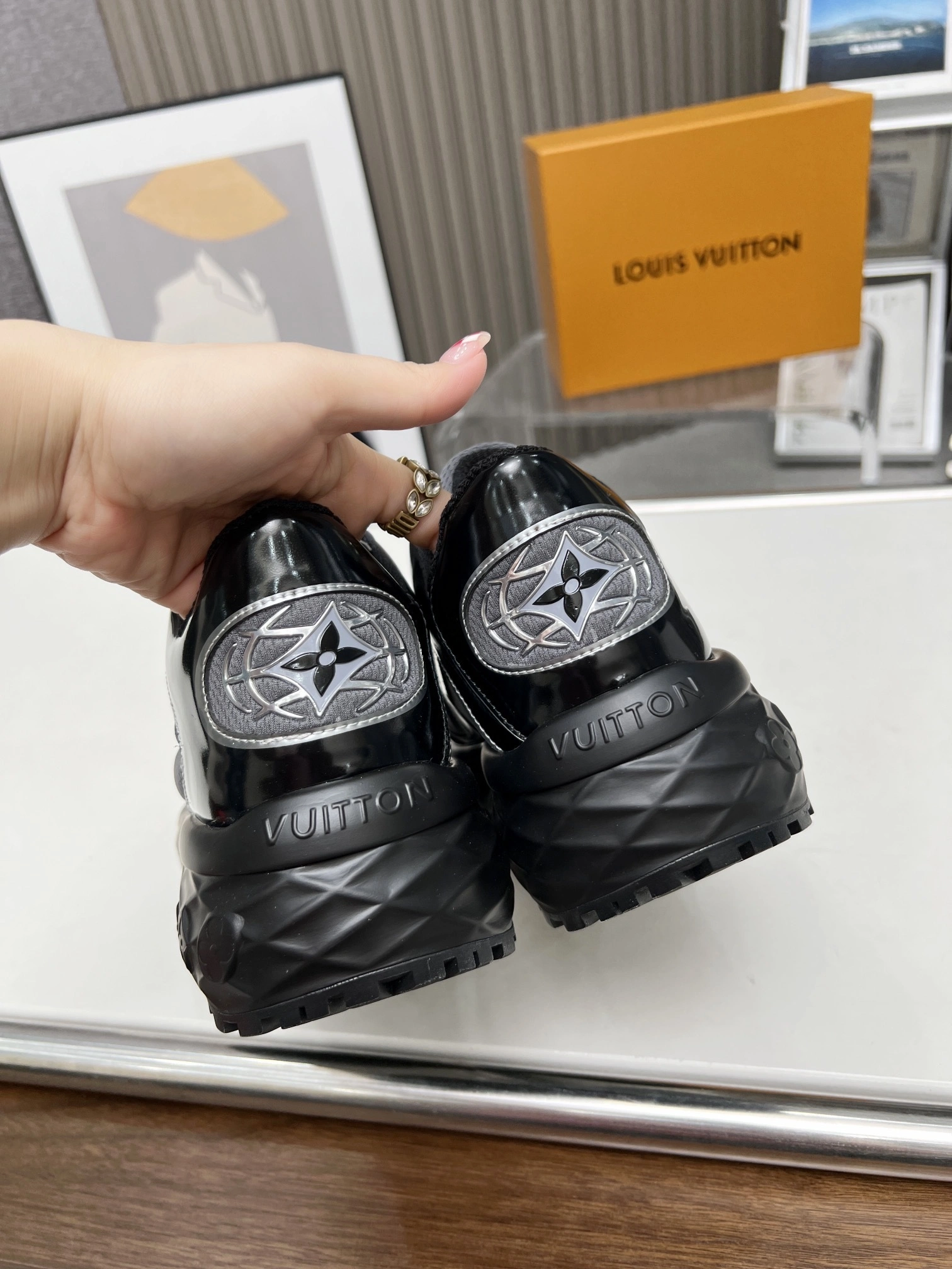 OOBB-- 8V 1ABZ2W Discovery cowhide item:E-X158D1038